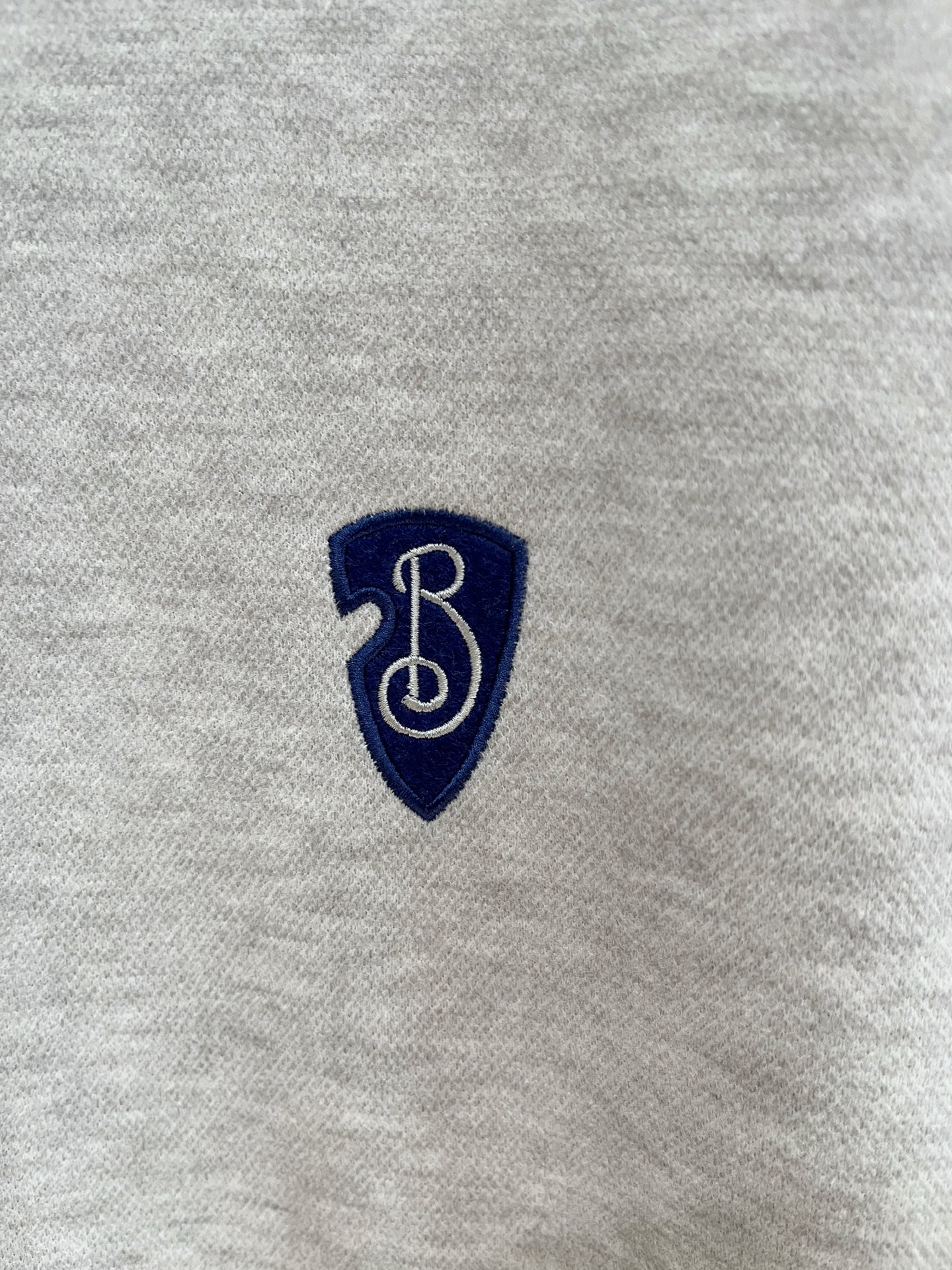 巴宝莉、2025新品卫衣，帅气时尚，简约百搭款。胸前精致刺绣字母logo，面料棉 不仅挺括，保持潮流的廓
