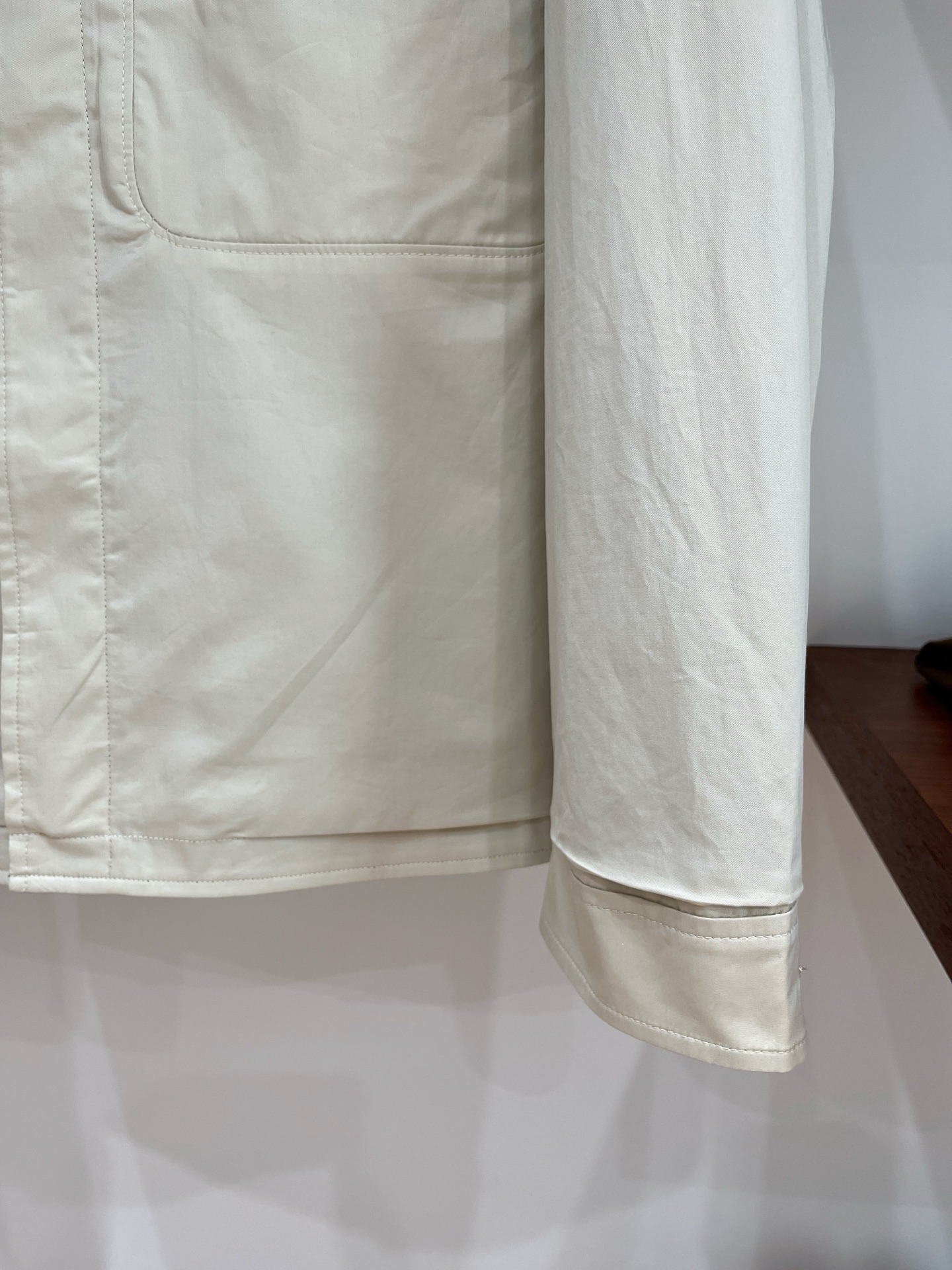 普拉达、2025新品夹克外套，时尚帅气，简约百搭款，定制原版面料，不仅挺括，保持潮流的廓形，又穿着舒适，