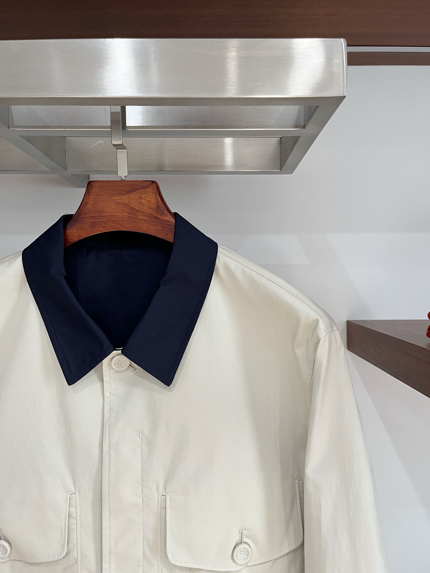 普拉达、2025新品夹克外套，时尚帅气，简约百搭款，定制原版面料，不仅挺括，保持潮流的廓形，又穿着舒适，