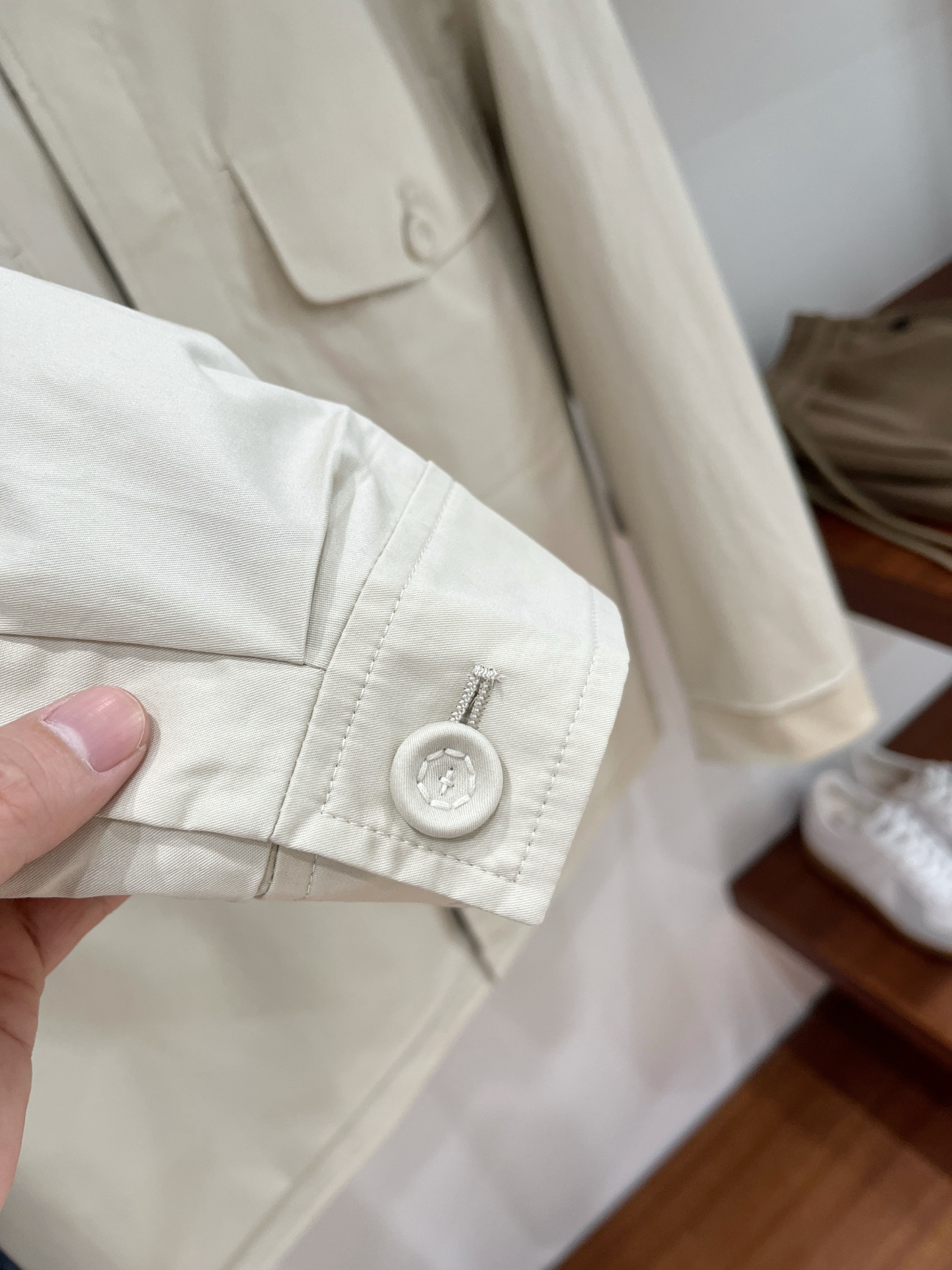 普拉达、2025新品夹克外套，时尚帅气，简约百搭款，定制原版面料，不仅挺括，保持潮流的廓形，又穿着舒适，