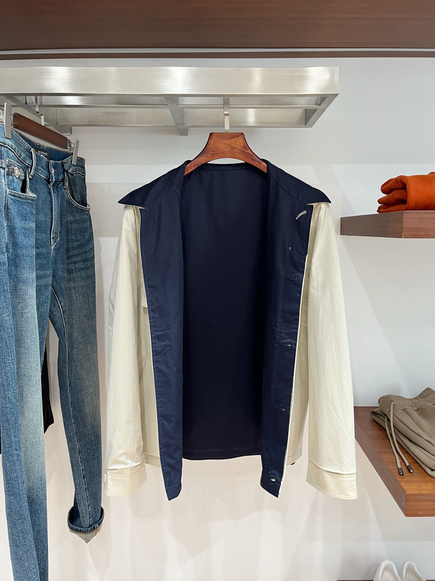 普拉达、2025新品夹克外套，时尚帅气，简约百搭款，定制原版面料，不仅挺括，保持潮流的廓形，又穿着舒适，