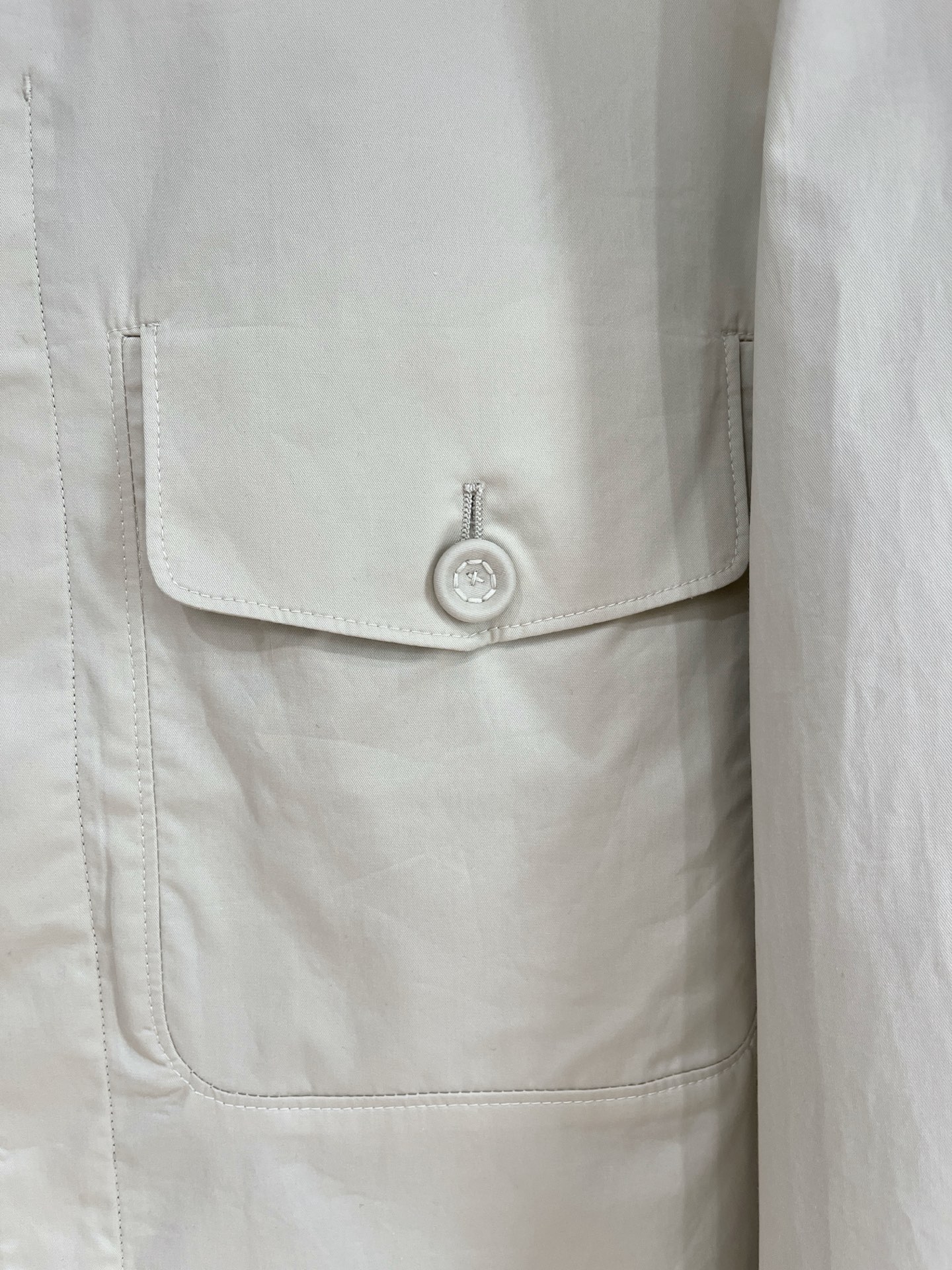 普拉达、2025新品夹克外套，时尚帅气，简约百搭款，定制原版面料，不仅挺括，保持潮流的廓形，又穿着舒适，