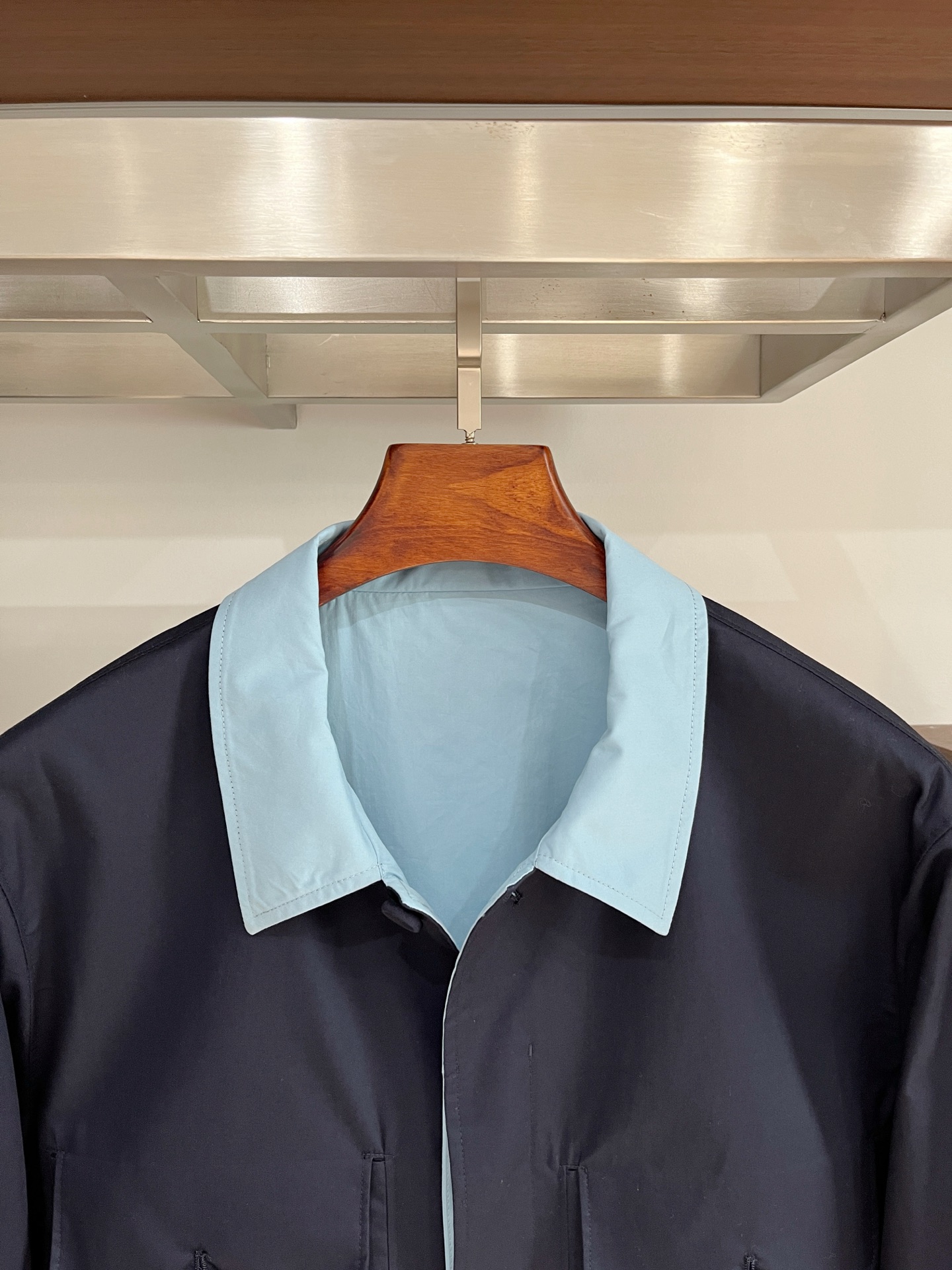 普拉达、2025新品夹克外套，时尚帅气，简约百搭款，定制原版面料，不仅挺括，保持潮流的廓形，又穿着舒适，