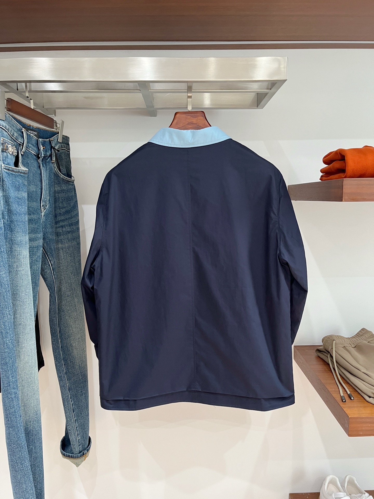 普拉达、2025新品夹克外套，时尚帅气，简约百搭款，定制原版面料，不仅挺括，保持潮流的廓形，又穿着舒适，