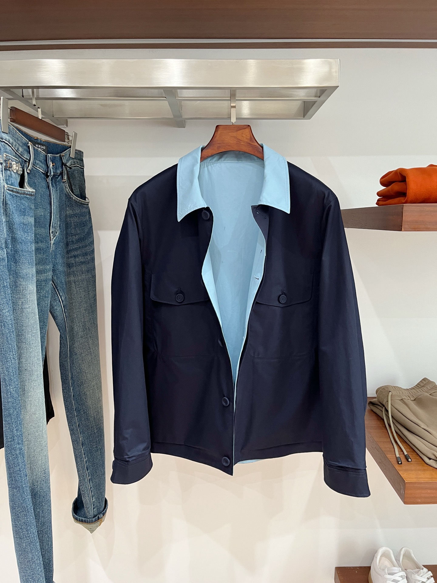 普拉达、2025新品夹克外套，时尚帅气，简约百搭款，定制原版面料，不仅挺括，保持潮流的廓形，又穿着舒适，