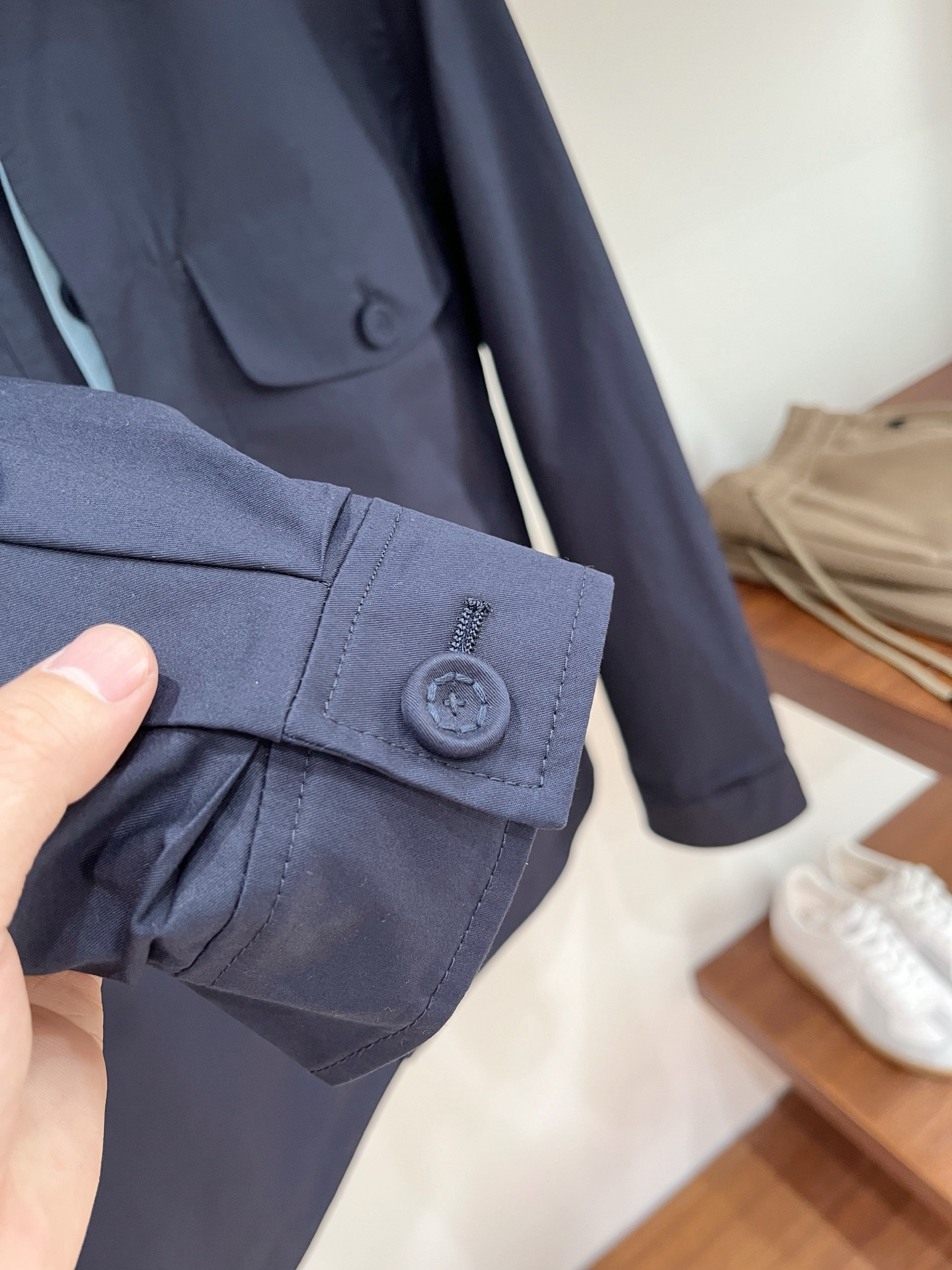 普拉达、2025新品夹克外套，时尚帅气，简约百搭款，定制原版面料，不仅挺括，保持潮流的廓形，又穿着舒适，