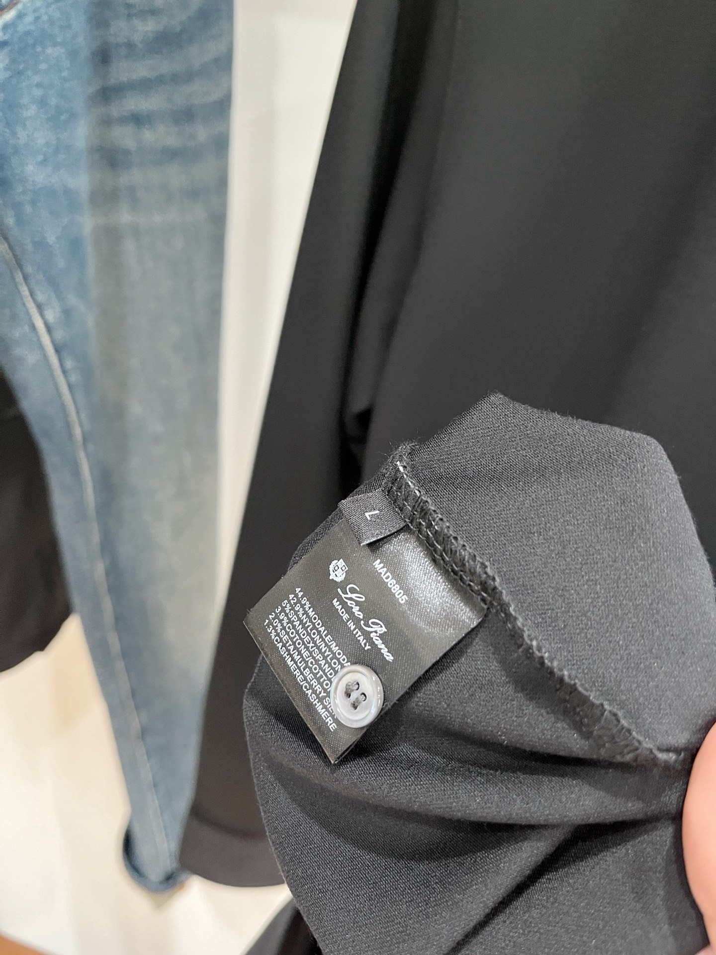 lP🆕、2025新品长袖衬衫，帅气时尚，胸前精致刺绣图案logo，简约百搭款。面料棉 不仅挺括，保持潮流