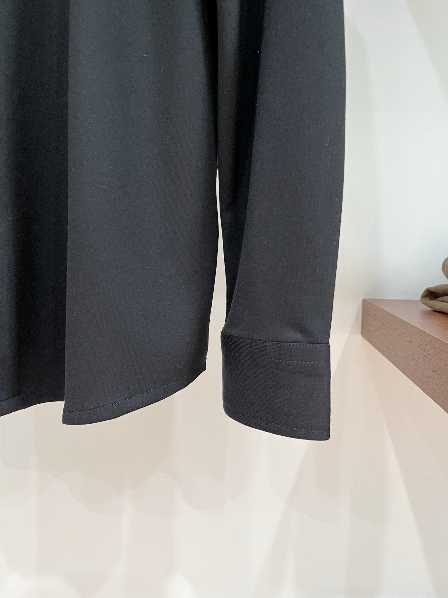 lP🆕、2025新品长袖衬衫，帅气时尚，胸前精致刺绣图案logo，简约百搭款。面料棉 不仅挺括，保持潮流