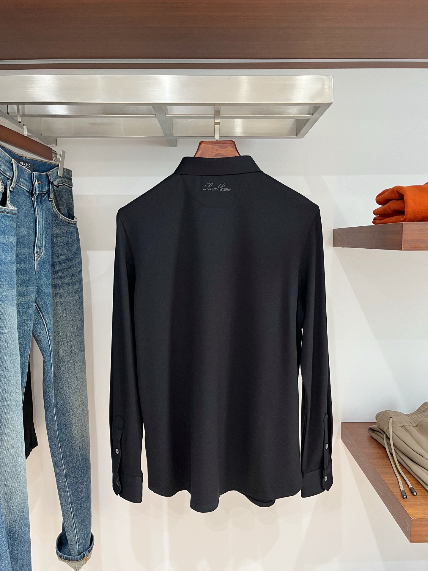 lP🆕、2025新品长袖衬衫，帅气时尚，胸前精致刺绣图案logo，简约百搭款。面料棉 不仅挺括，保持潮流