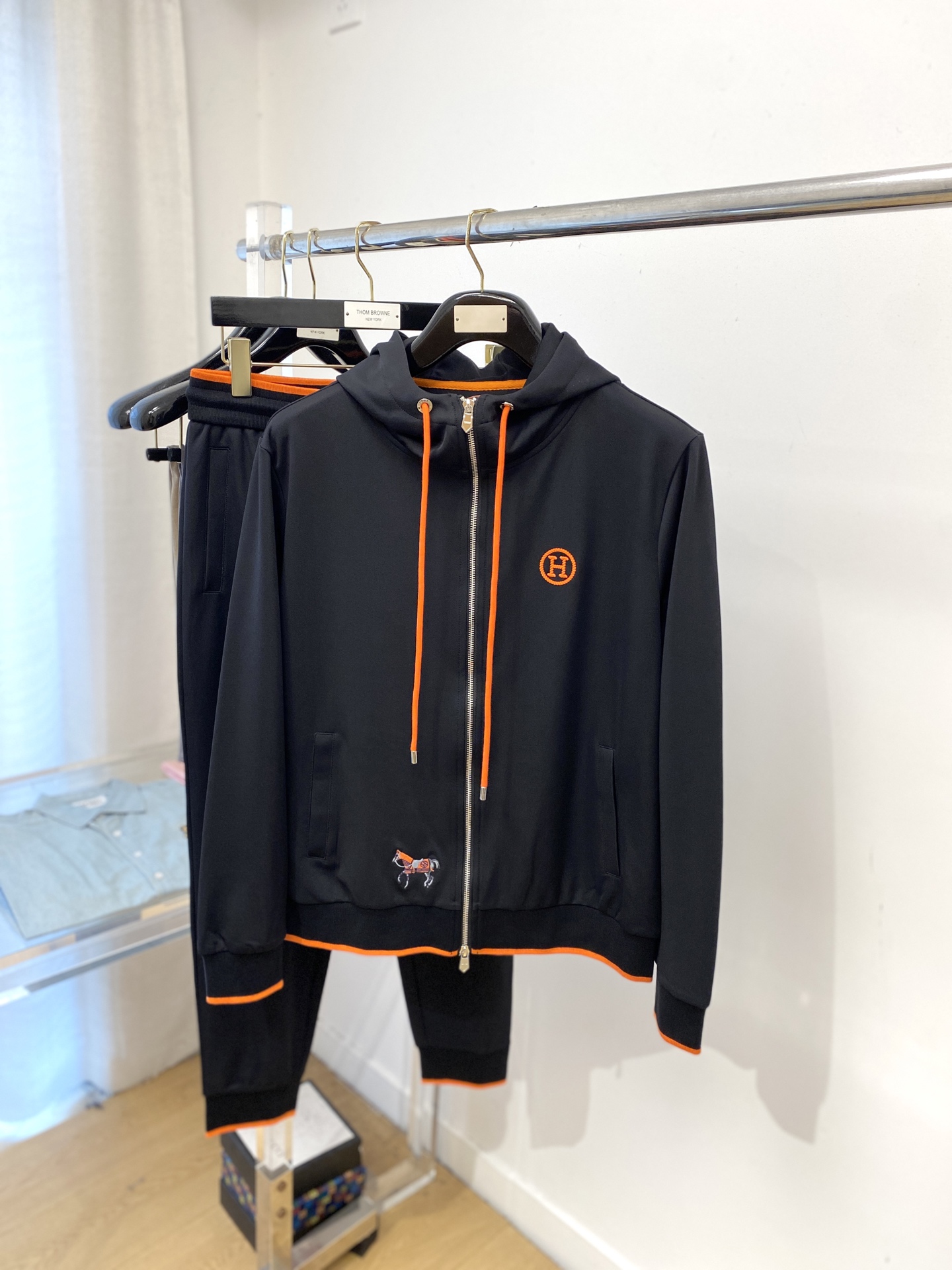 NO:539514,Hermès, the latest products in 2025, fashionable and casual suits, top-grade original fabrics, comfortable to wear, good moisture absorption and breathability, and super high color fastness!  Both the inside and the outside are very good. M-3XL, hermes, alexander wang19860909爱马仕、2025最新品,时尚休闲套装,顶级原版面料打造,穿着舒适,吸湿性透气性都非常良好,色牢度超高！无论内搭还是外穿都非常出彩码数M-3XL,,hermes,alexander wang,Men's clothing