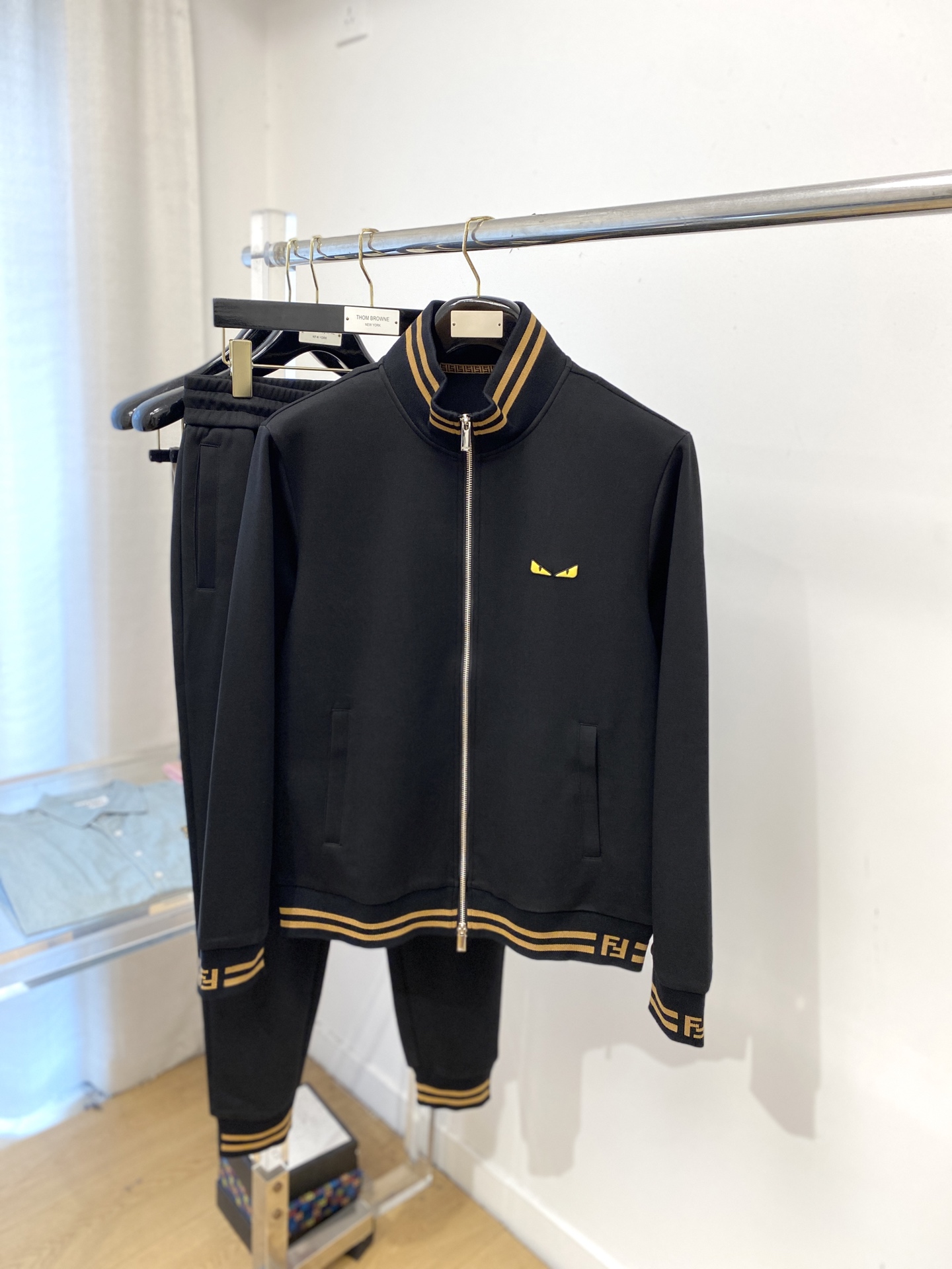 NO:539516,Fendi, the latest products in 2025, fashionable and casual suits, top-grade original fabrics, comfortable to wear, good moisture absorption and breathability, and extremely high color fastness!  Both the inside and the outside are very good.19860909芬迪、2025最新品,时尚休闲套装,顶级原版面料打造,穿着舒适,吸湿性透气性都非常良好,色牢度超高！无论内搭还是外穿都非常出彩码数M-3XL,,fendi,alexander wang,Men's clothing