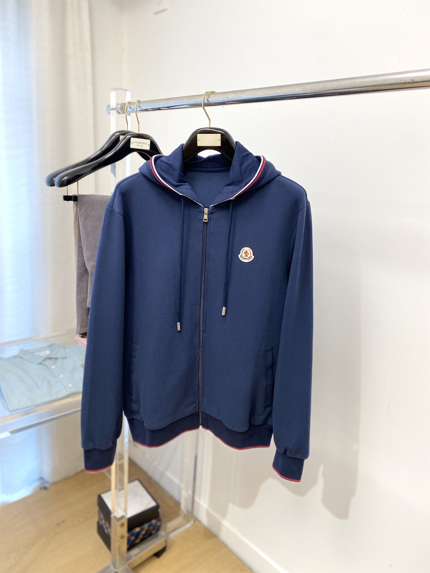 NO:539527,The cover, 2025 new sweatshirt jacket, fashionable and handsome, chest embroidered decorative pattern logo, simple and versatile style, customized original fabric, not only crisp, maintains the trendy silhouette, and is comfortable to wear, and the yarn is more delicate, the number M-3XL, Moncler, hoodie, sweatshirts, jackets & coats, alexander wang19860909蒙口、2025新品卫衣外套,时尚帅气,胸前刺绣装饰图案logo,简约百搭款,定制原版面料,不仅挺括,保持潮流的廓形,又穿着舒适,纱织更细腻,码数M-3XL,,Moncler,hoodie,sweatshirts,jackets & coats,alexander wang,Men's clothing