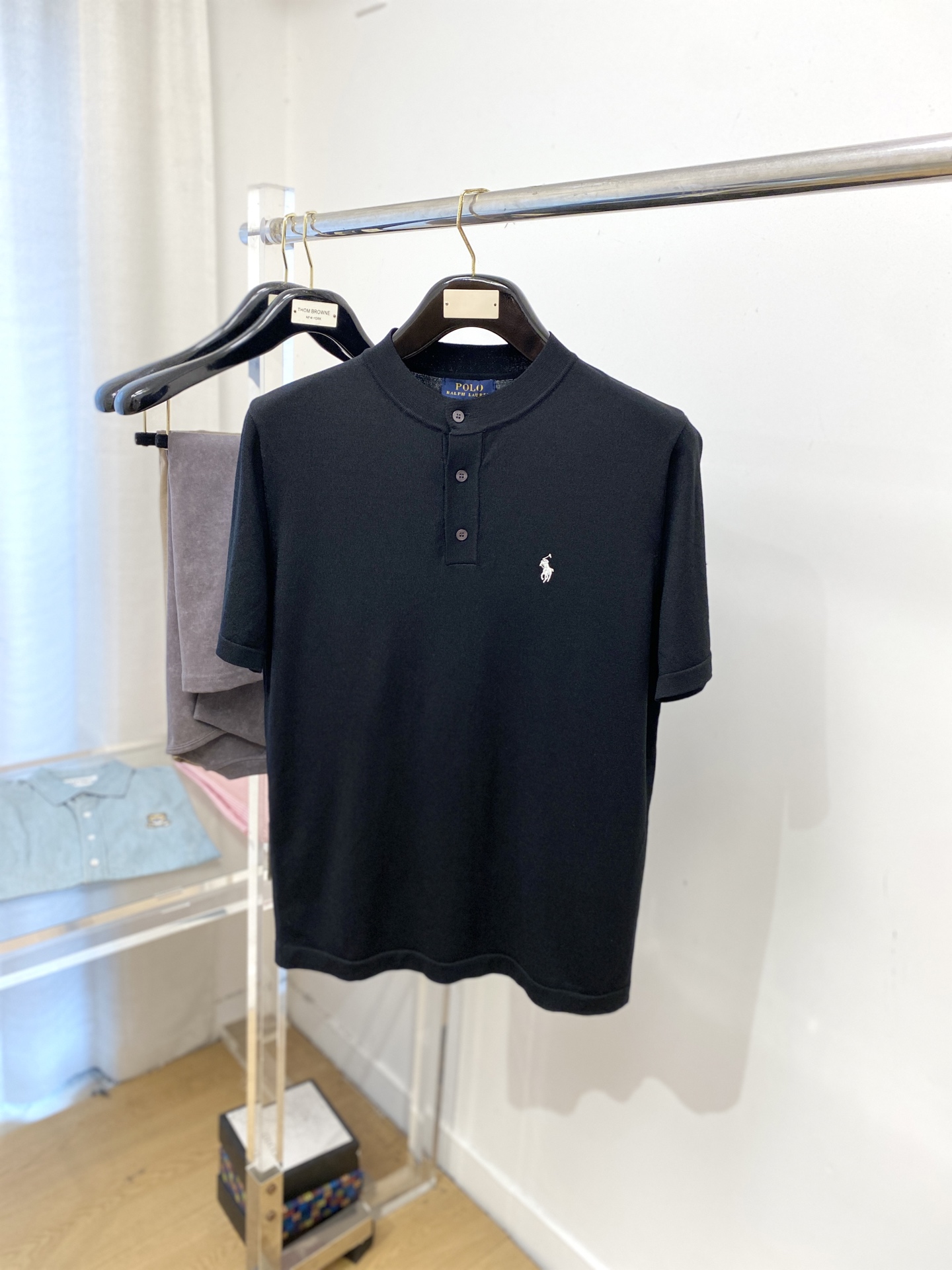 NO:539521,POLO, the latest knitted short-sleeved T-shirt in 2025, handsome and fashionable, exquisite embroidered pattern logo on the chest, simple and versatile style. The fabric cotton is not only crisp, maintains the trendy silhouette, and is also comfortable to wear, and the yarn is more delicate, the number M-3XL, T-shirt,tees, t-shirt,alexander wang19860909POLO、2025最新款针织短袖T恤,帅气时尚,胸前精致刺绣图案logo,简约百搭款.面料棉 不仅挺括,保持潮流的廓形,又穿着舒适,纱织更细腻,码数M-3XL,,T-shirt,tees，t-shirt,alexander wang,Men's clothing