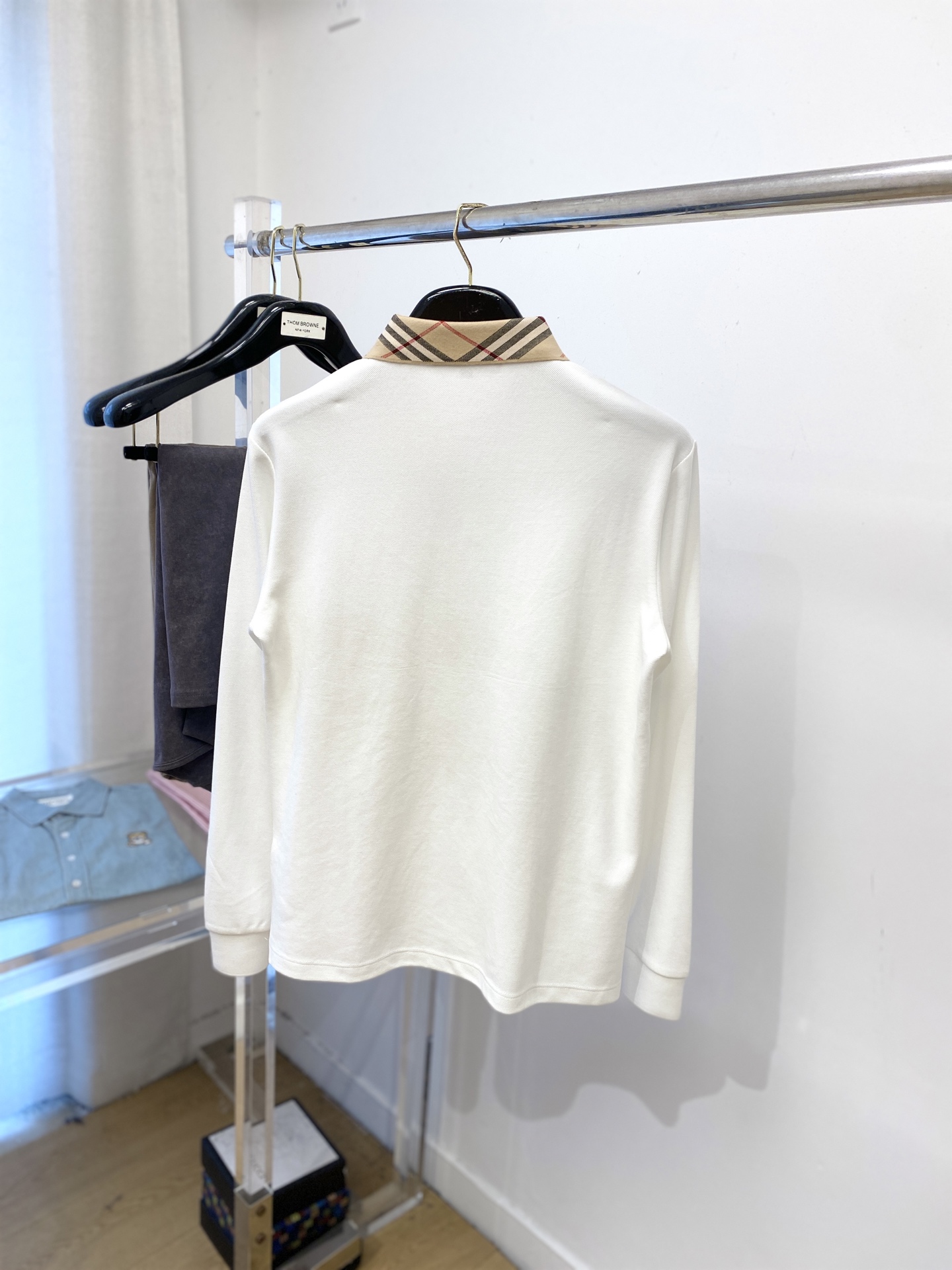 巴宝莉、新品长袖卫衣，帅气时尚，胸前精致刺绣图案logo，简约百搭款。面料棉 不仅挺括，保持潮流的廓形，