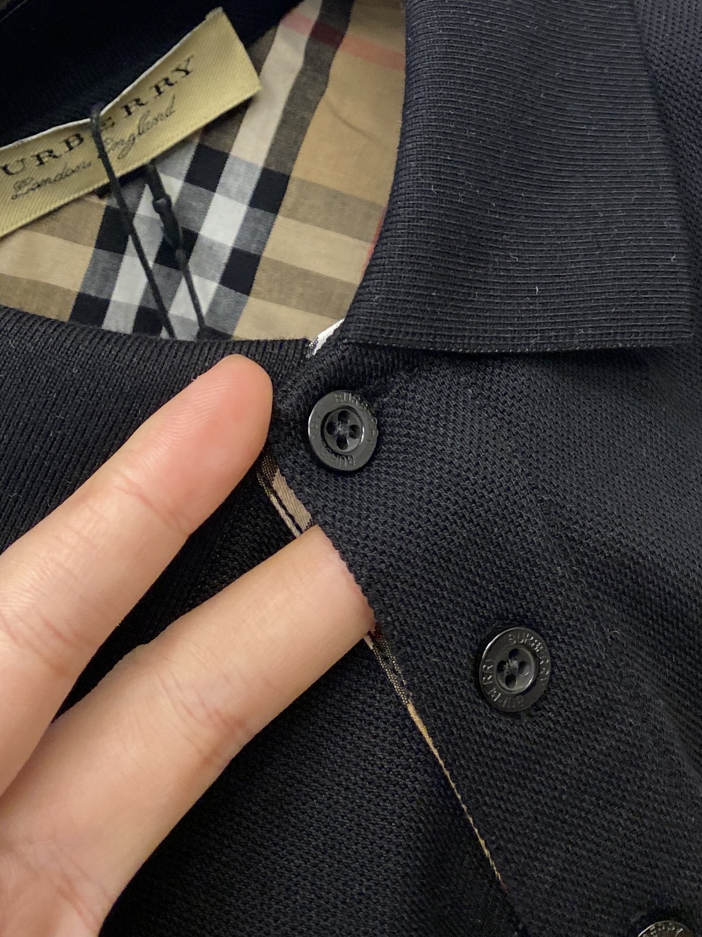 巴宝莉、新品长袖卫衣，帅气时尚，胸前精致刺绣图案logo，简约百搭款。面料棉 不仅挺括，保持潮流的廓形，