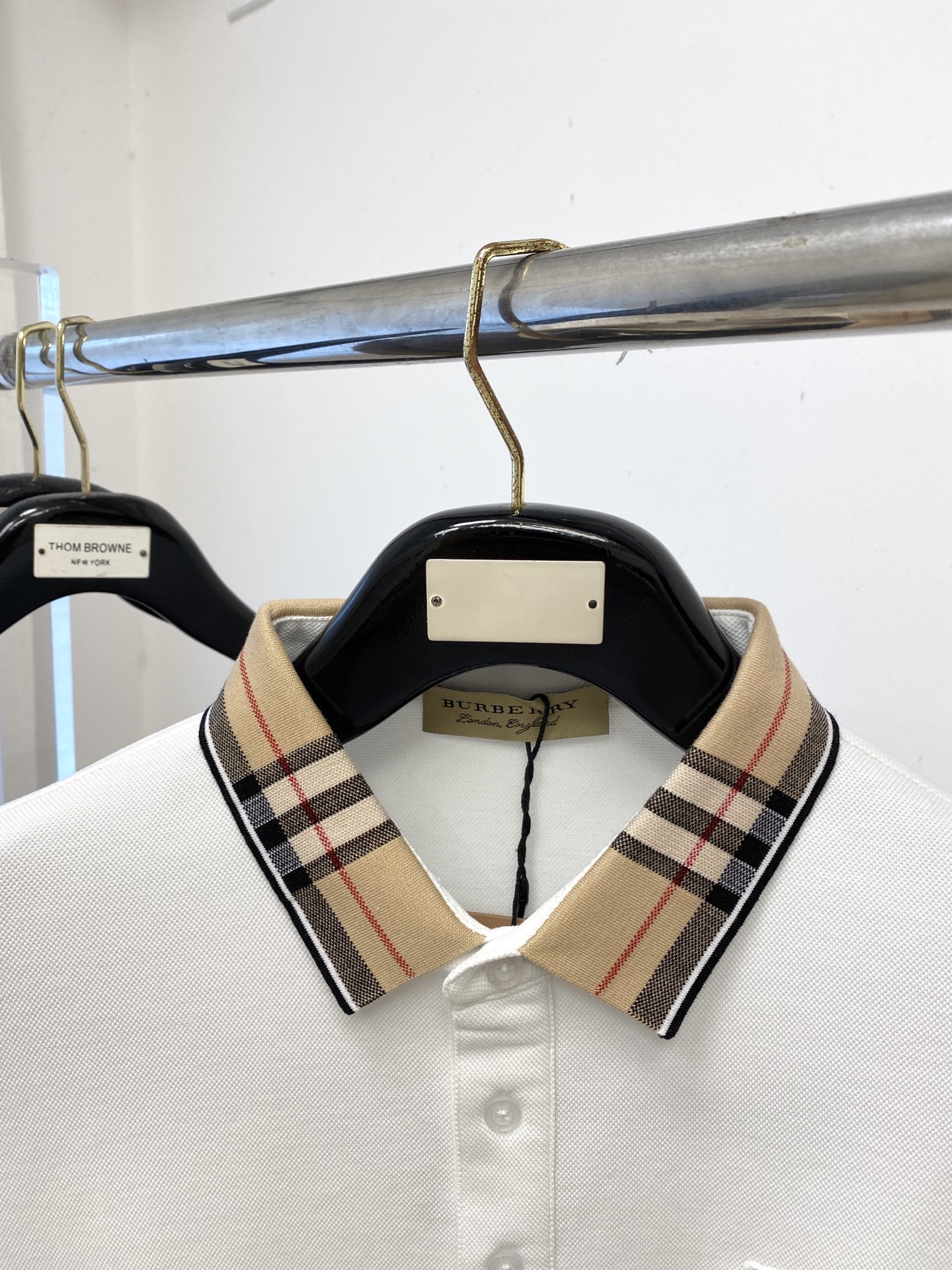 巴宝莉、新品长袖卫衣，帅气时尚，胸前顶级凹凸印胶图案logo，简约百搭款。面料棉 不仅挺括，保持潮流的廓