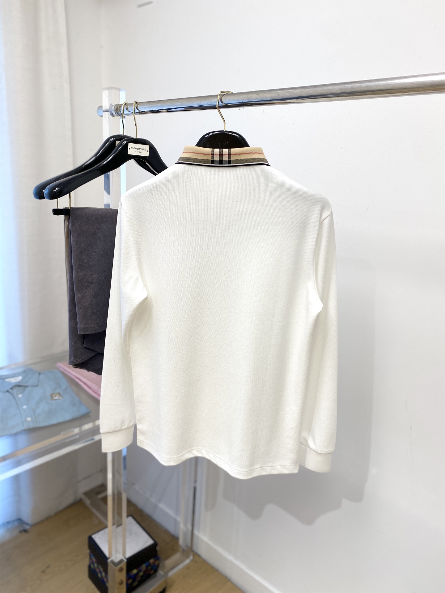 巴宝莉、新品长袖卫衣，帅气时尚，胸前顶级凹凸印胶图案logo，简约百搭款。面料棉 不仅挺括，保持潮流的廓