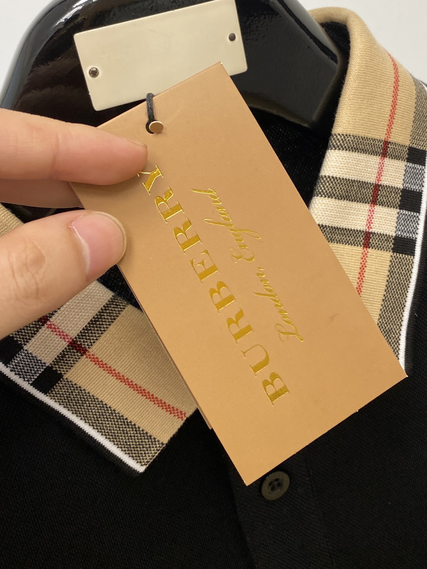 巴宝莉、新品长袖卫衣，帅气时尚，胸前顶级凹凸印胶图案logo，简约百搭款。面料棉 不仅挺括，保持潮流的廓