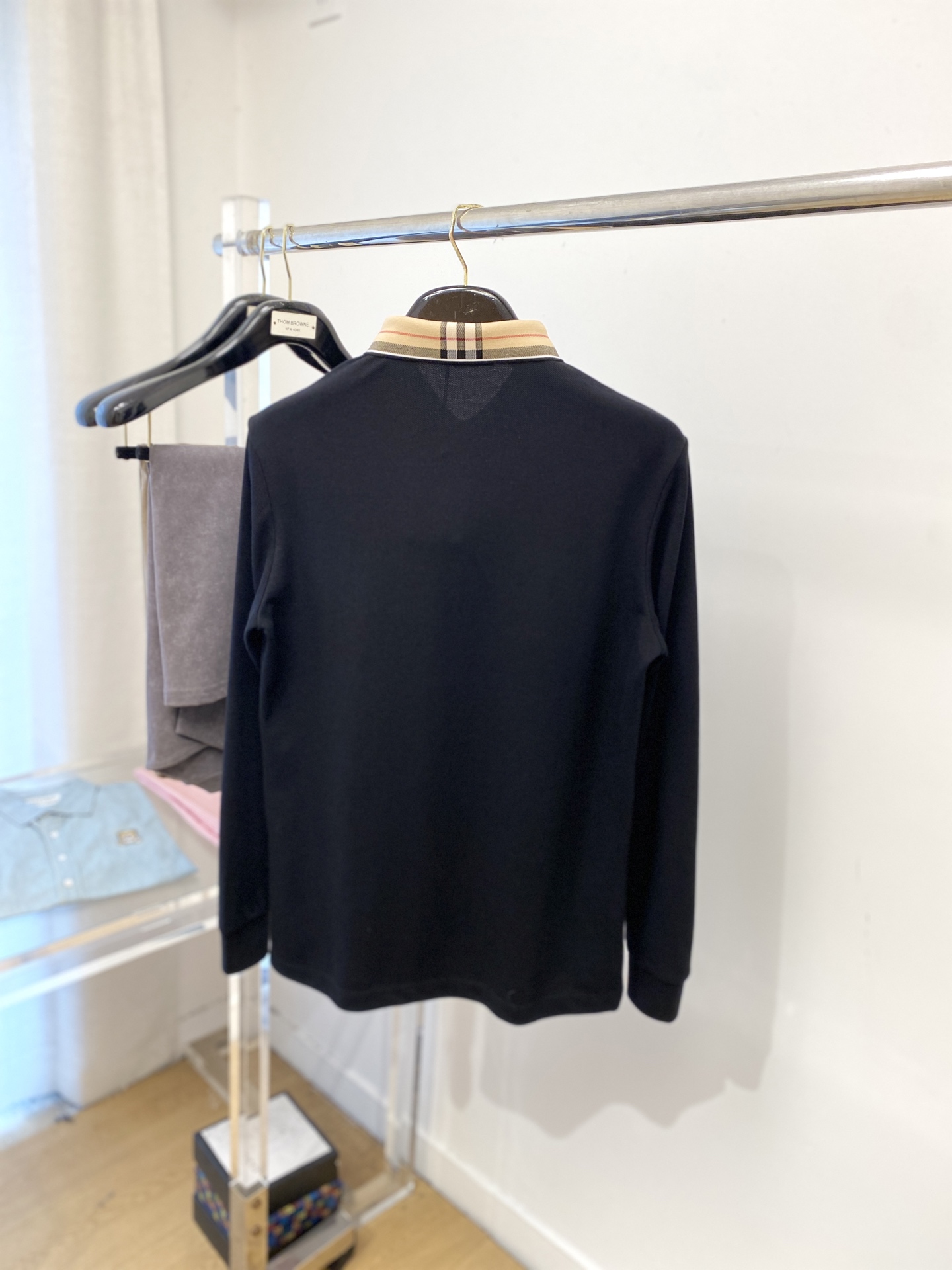 巴宝莉、新品长袖卫衣，帅气时尚，胸前顶级凹凸印胶图案logo，简约百搭款。面料棉 不仅挺括，保持潮流的廓