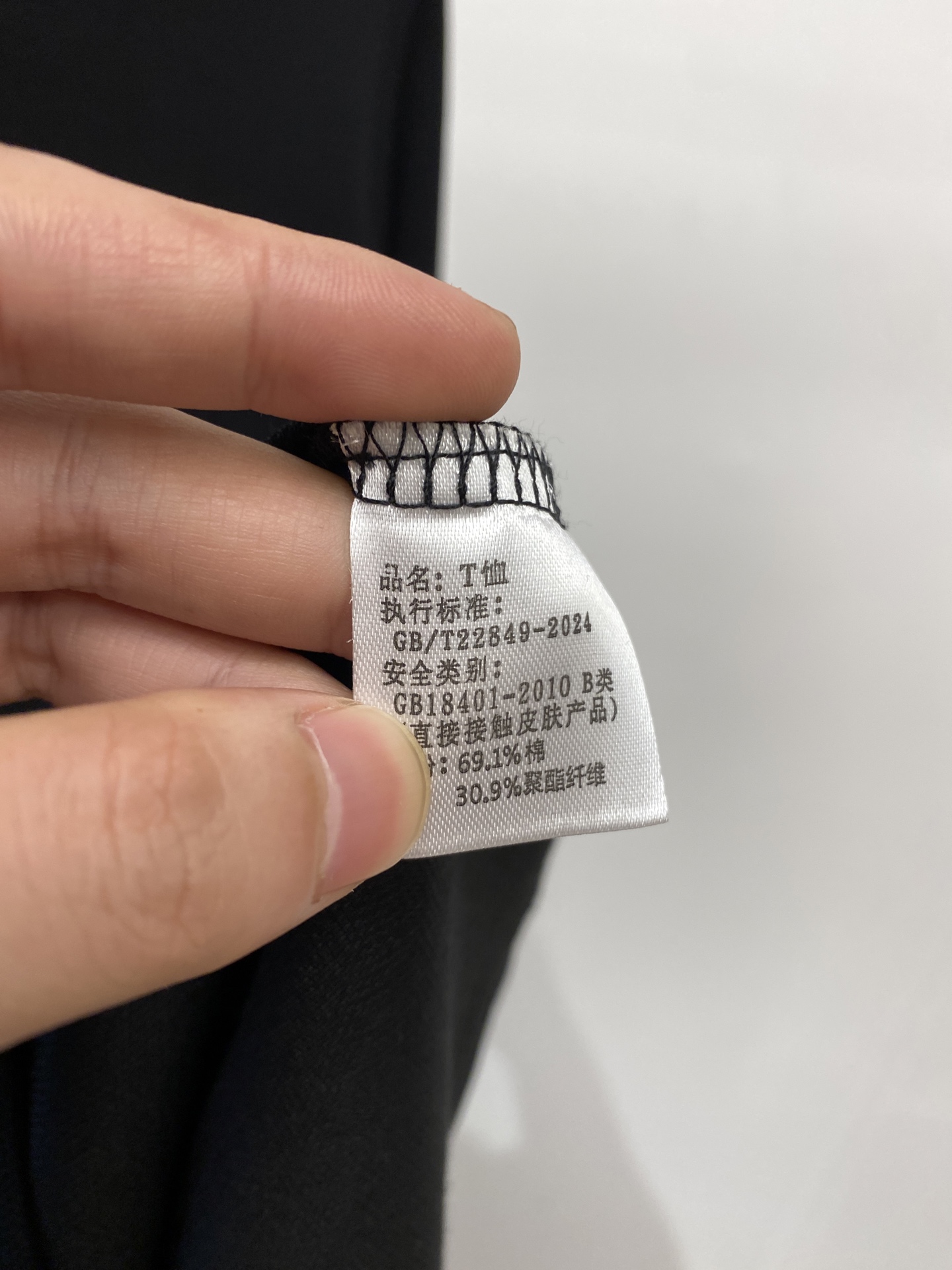 巴宝莉、新品长袖卫衣，帅气时尚，胸前顶级凹凸印胶图案logo，简约百搭款。面料棉 不仅挺括，保持潮流的廓