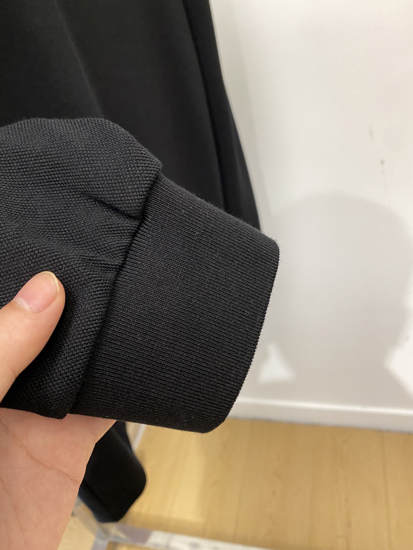 巴宝莉、新品长袖卫衣，帅气时尚，胸前顶级凹凸印胶图案logo，简约百搭款。面料棉 不仅挺括，保持潮流的廓