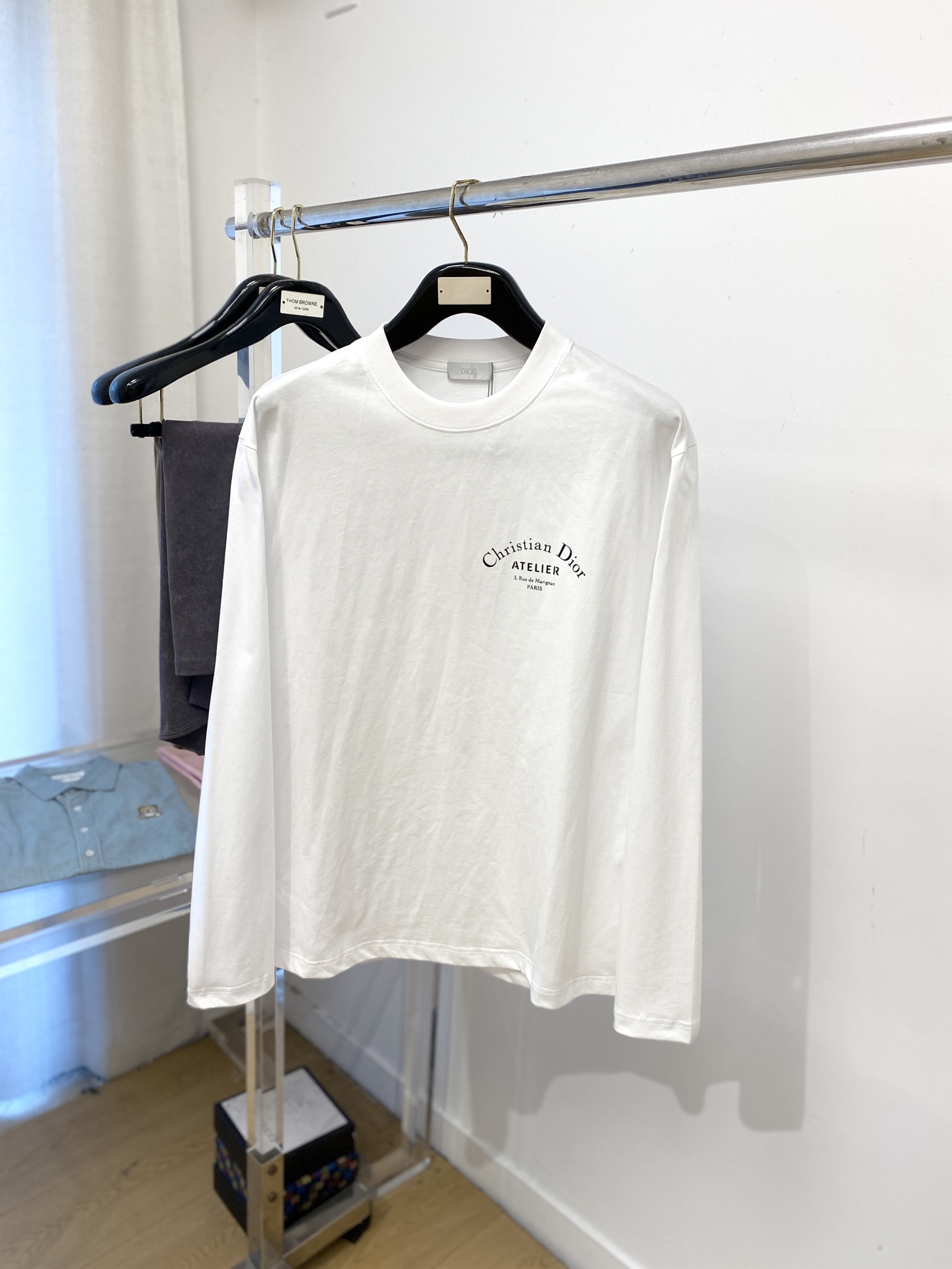 NO:538543,Dior, 2025 new product long sleeves, handsome and fashionable, top printed letter logo on the chest, simple and versatile style. The fabric cotton is not only crisp, maintains the trendy silhouette, but also comfortable to wear, and the yarn is more delicate, the number M-4XL, dior, alexander wang19860909迪奥、2025新品长袖,帅气时尚,胸前顶级印花字母logo,简约百搭款.面料棉 不仅挺括,保持潮流的廓形,又穿着舒适,纱织更细腻,码数M-4XL,,dior,alexander wang,Men's clothing