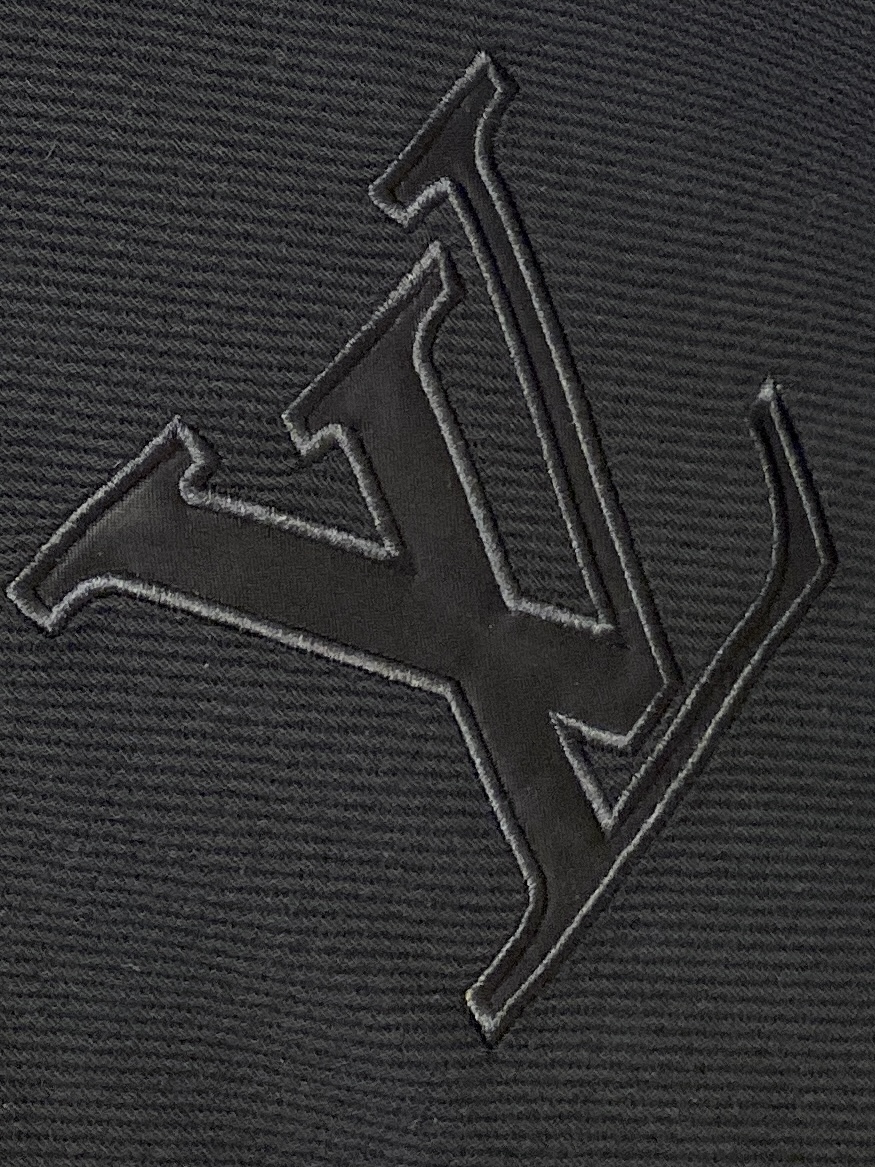 ￼路易威登、2025最新品，时尚休闲套装，顶级原版面料打造，穿着舒适，吸湿性透气性都非常良好，色牢度超高