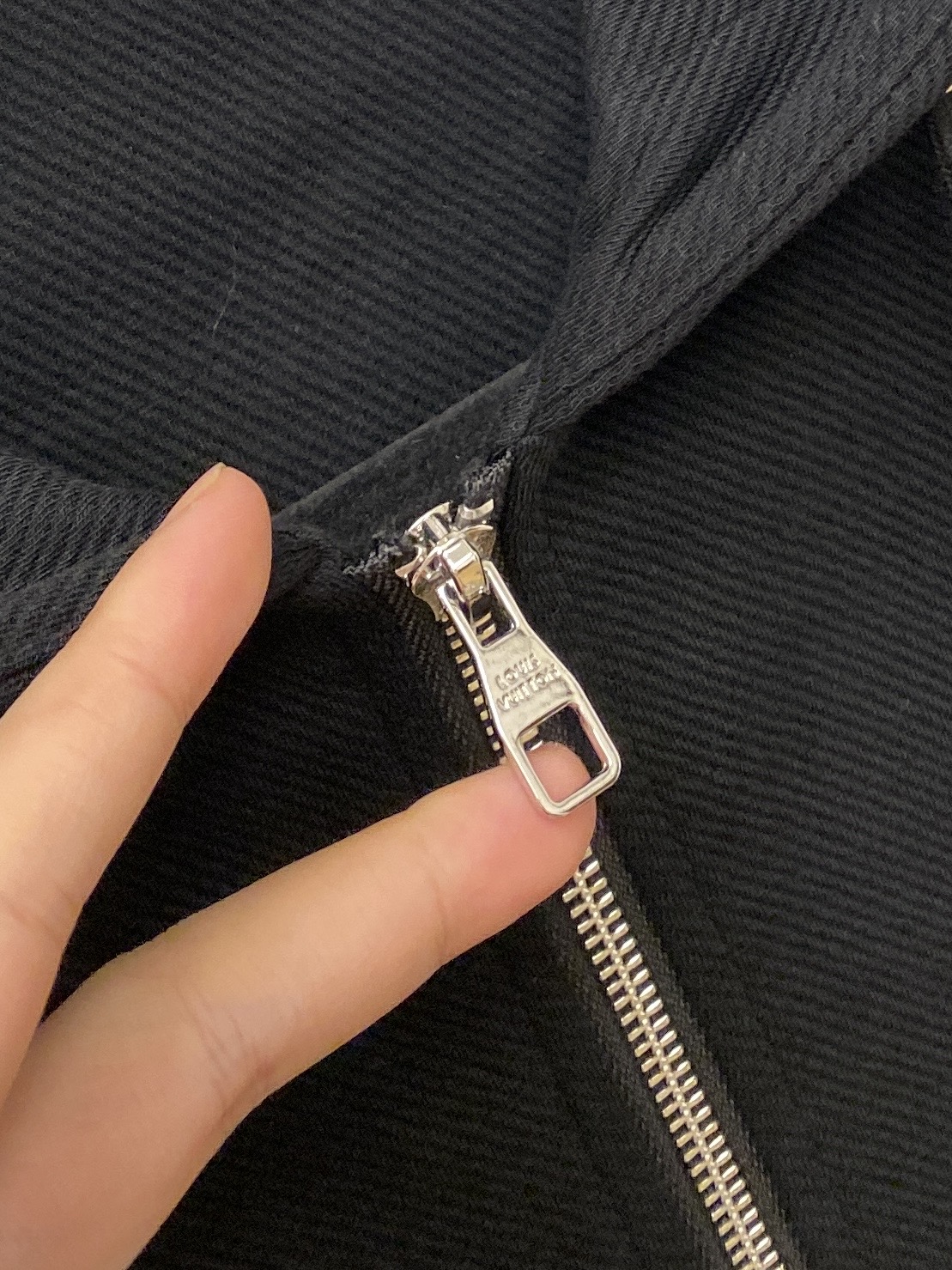 ￼路易威登、2025最新品，时尚休闲套装，顶级原版面料打造，穿着舒适，吸湿性透气性都非常良好，色牢度超高