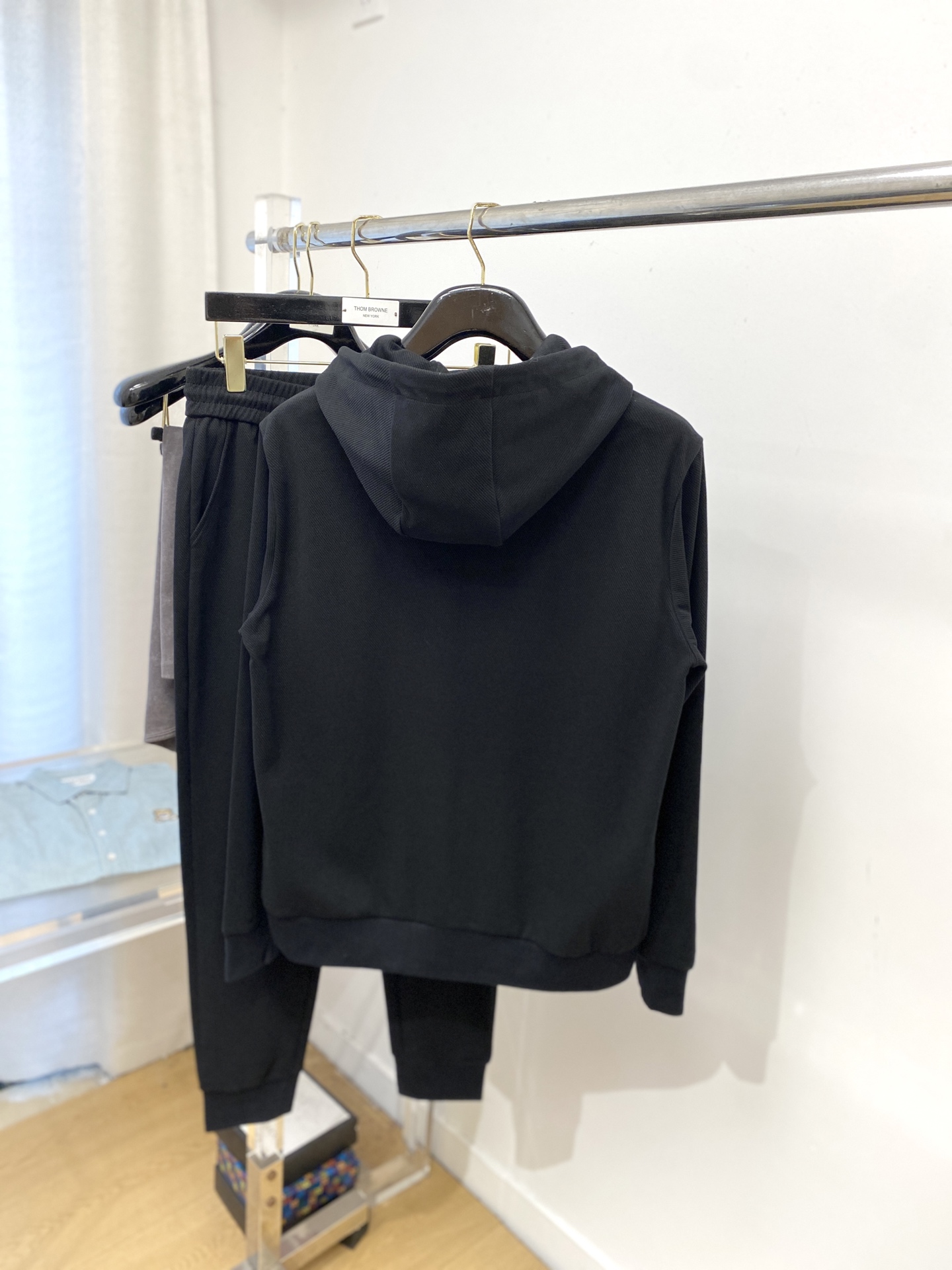 ￼路易威登、2025最新品，时尚休闲套装，顶级原版面料打造，穿着舒适，吸湿性透气性都非常良好，色牢度超高