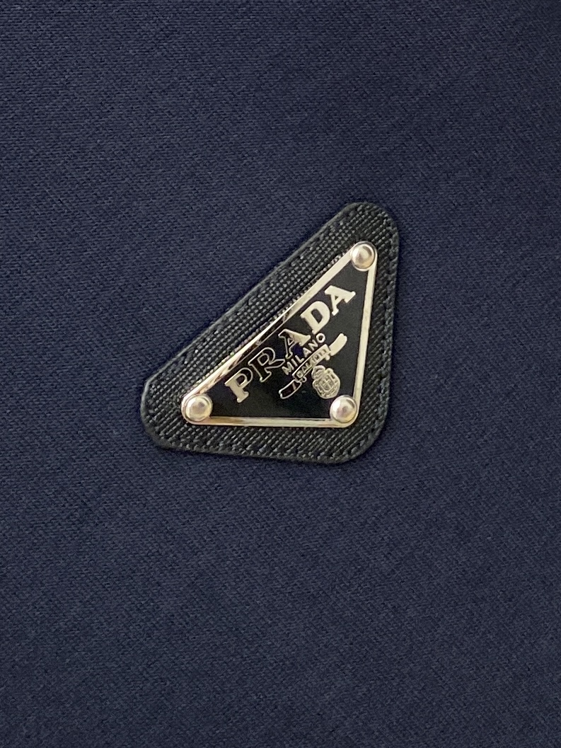 普拉达、2025最新品，时尚休闲套装，顶级原版面料打造，穿着舒适，吸湿性透气性都非常良好，色牢度超高！无