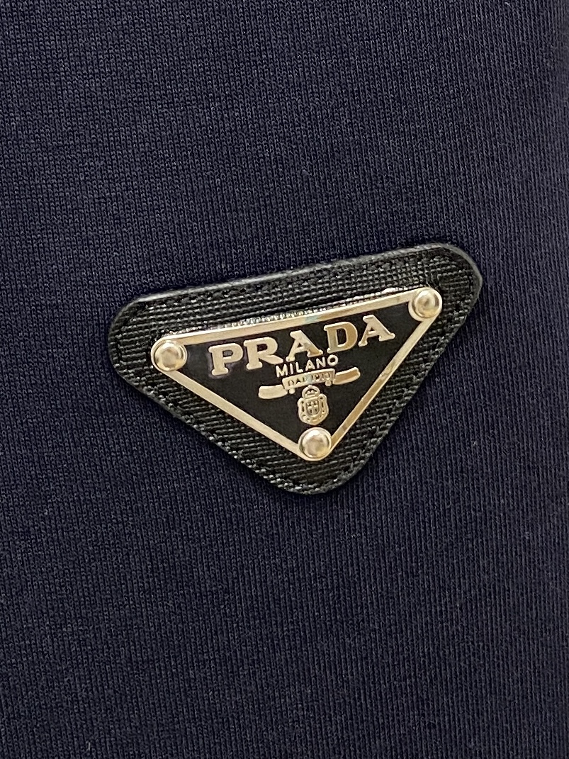 普拉达、2025最新品，时尚休闲套装，顶级原版面料打造，穿着舒适，吸湿性透气性都非常良好，色牢度超高！无