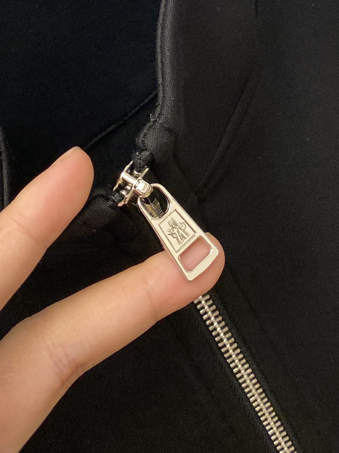 蒙口、2025最新品，时尚休闲套装，顶级原版面料打造，穿着舒适，吸湿性透气性都非常良好，色牢度超高！无论