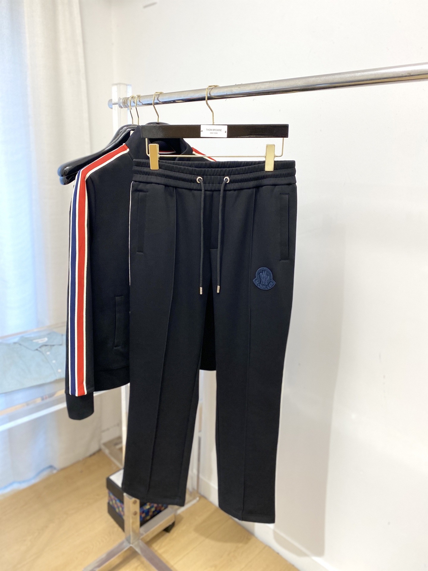 蒙口、2025最新品，时尚休闲套装，顶级原版面料打造，穿着舒适，吸湿性透气性都非常良好，色牢度超高！无论