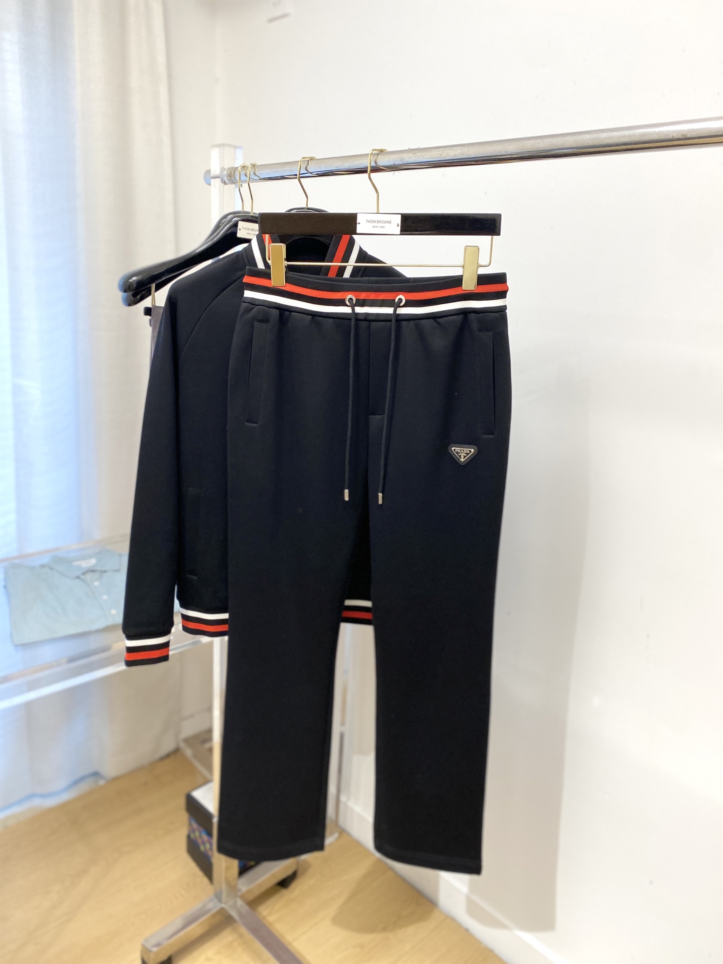 普拉达、2025最新品，时尚休闲套装，顶级原版面料打造，穿着舒适，吸湿性透气性都非常良好，色牢度超高！无