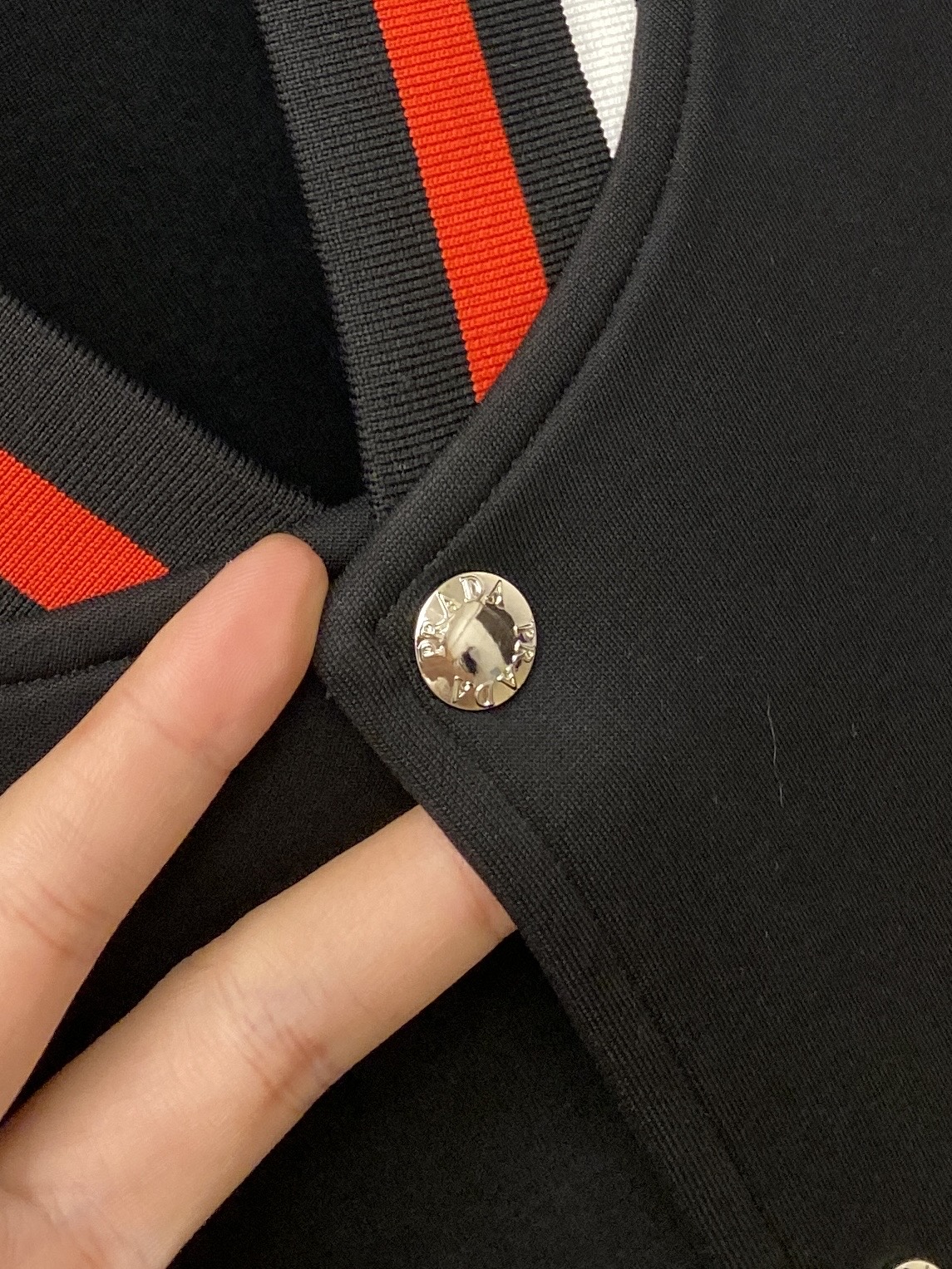 普拉达、2025最新品，时尚休闲套装，顶级原版面料打造，穿着舒适，吸湿性透气性都非常良好，色牢度超高！无