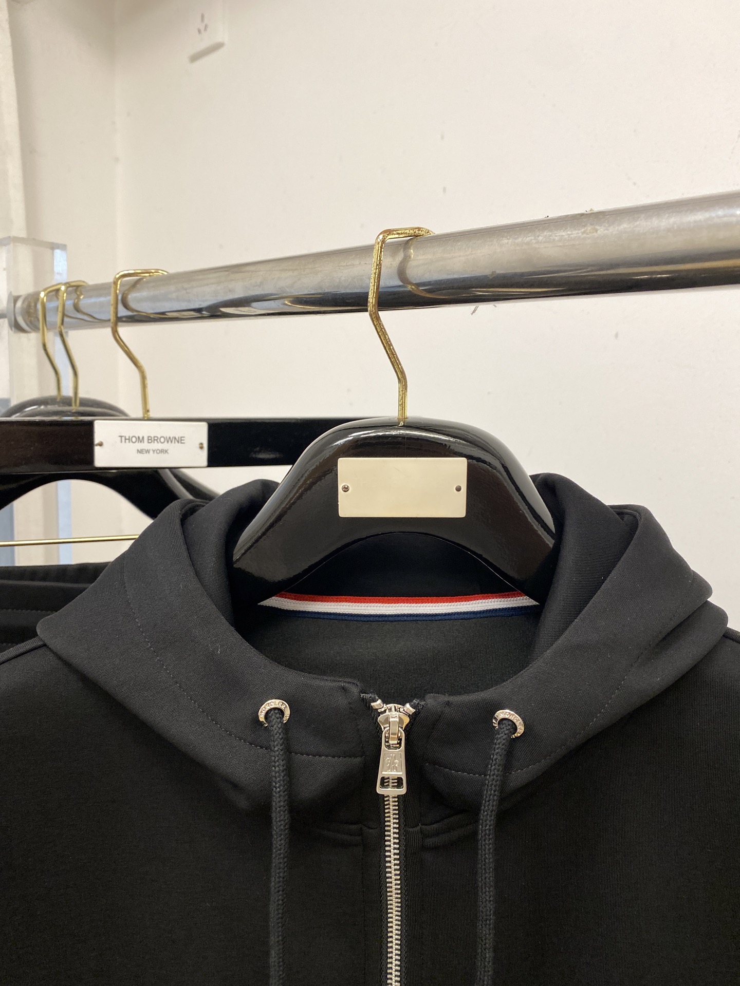 蒙口、2025最新品，时尚休闲套装，顶级原版面料打造，穿着舒适，吸湿性透气性都非常良好，色牢度超高！无论