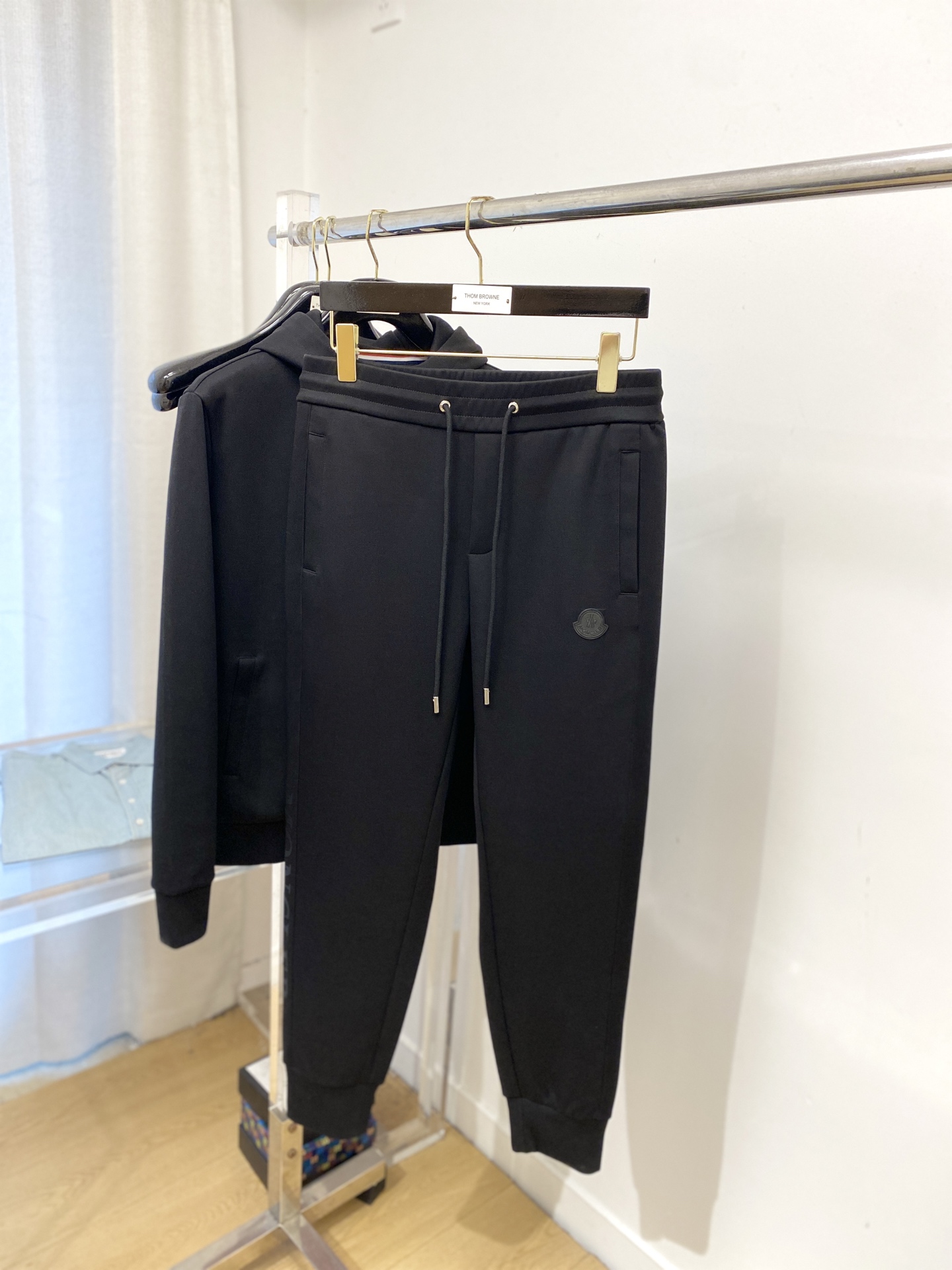 蒙口、2025最新品，时尚休闲套装，顶级原版面料打造，穿着舒适，吸湿性透气性都非常良好，色牢度超高！无论