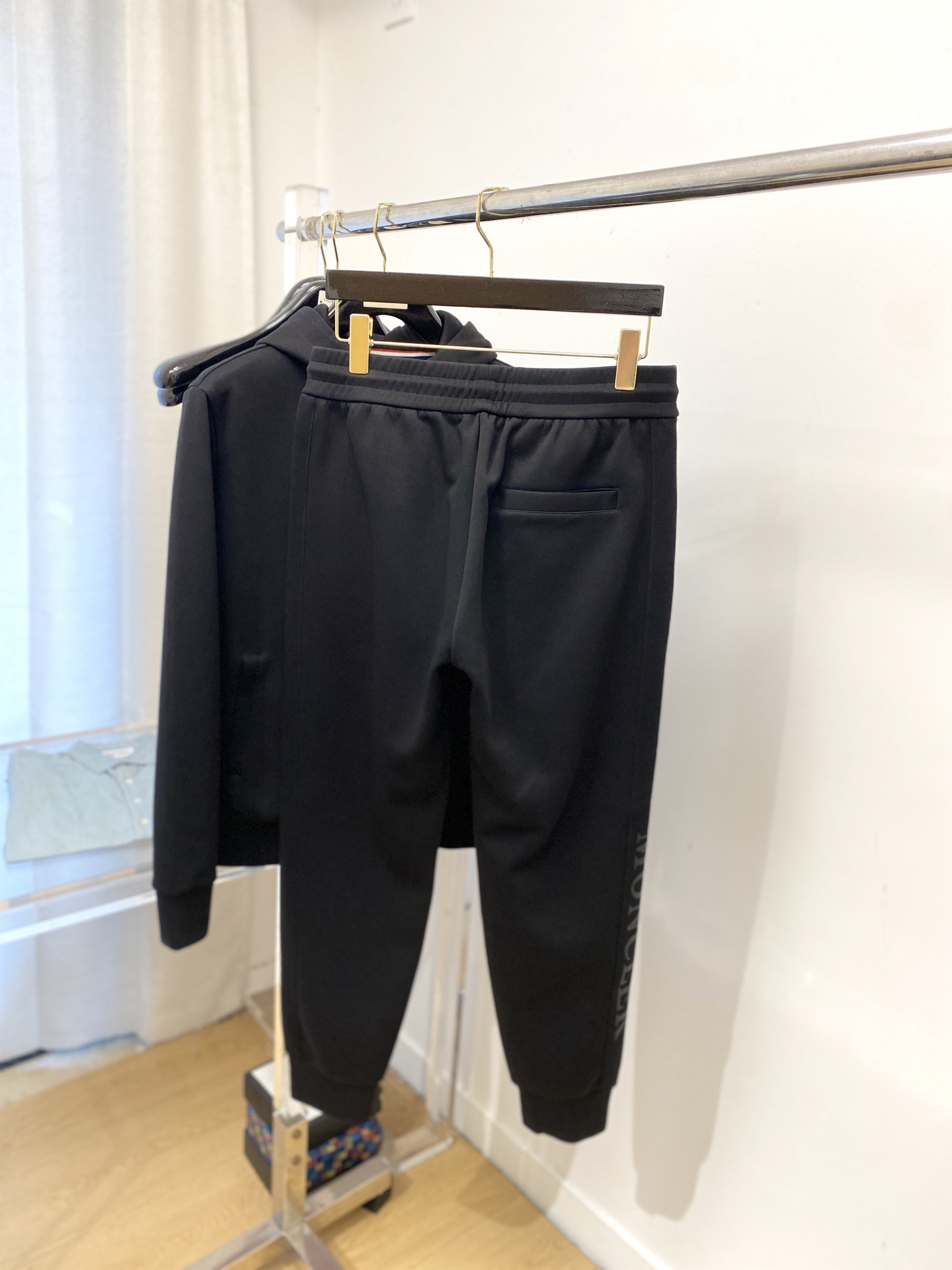 蒙口、2025最新品，时尚休闲套装，顶级原版面料打造，穿着舒适，吸湿性透气性都非常良好，色牢度超高！无论