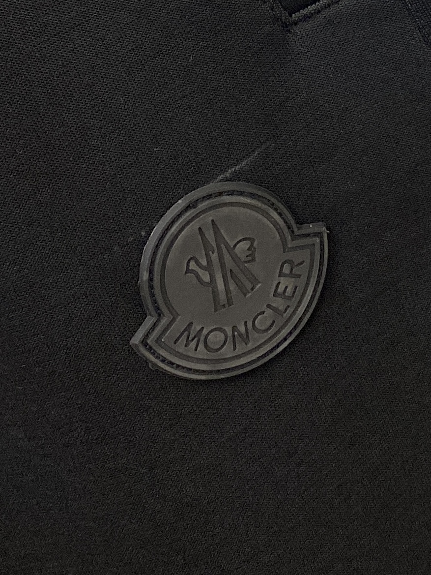 蒙口、2025最新品，时尚休闲套装，顶级原版面料打造，穿着舒适，吸湿性透气性都非常良好，色牢度超高！无论