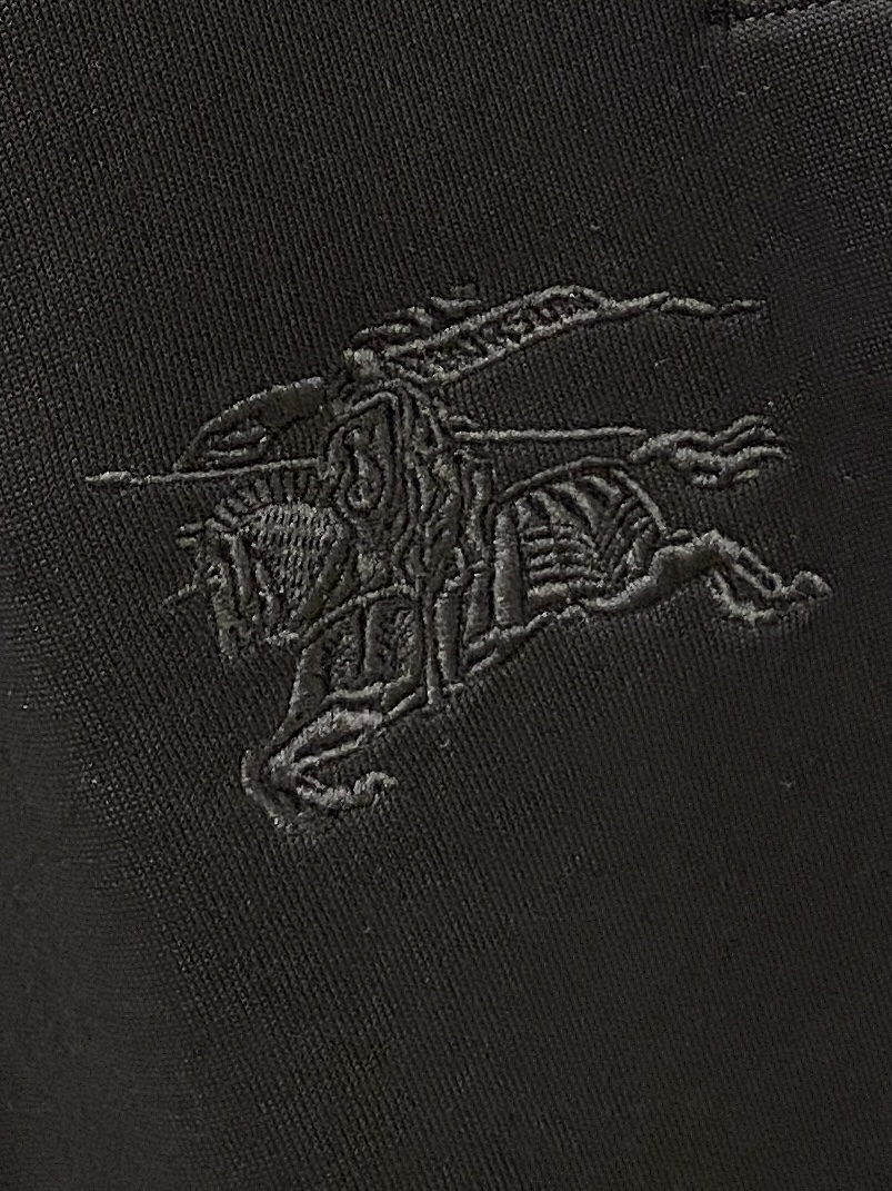 巴宝莉、2025最新品，时尚休闲套装，顶级原版面料打造，穿着舒适，吸湿性透气性都非常良好，色牢度超高！无