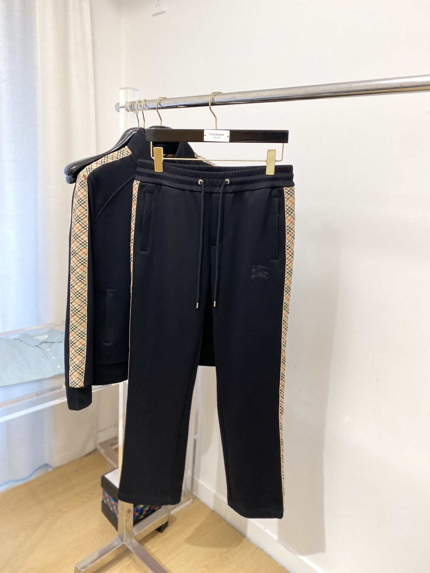 巴宝莉、2025最新品，时尚休闲套装，顶级原版面料打造，穿着舒适，吸湿性透气性都非常良好，色牢度超高！无