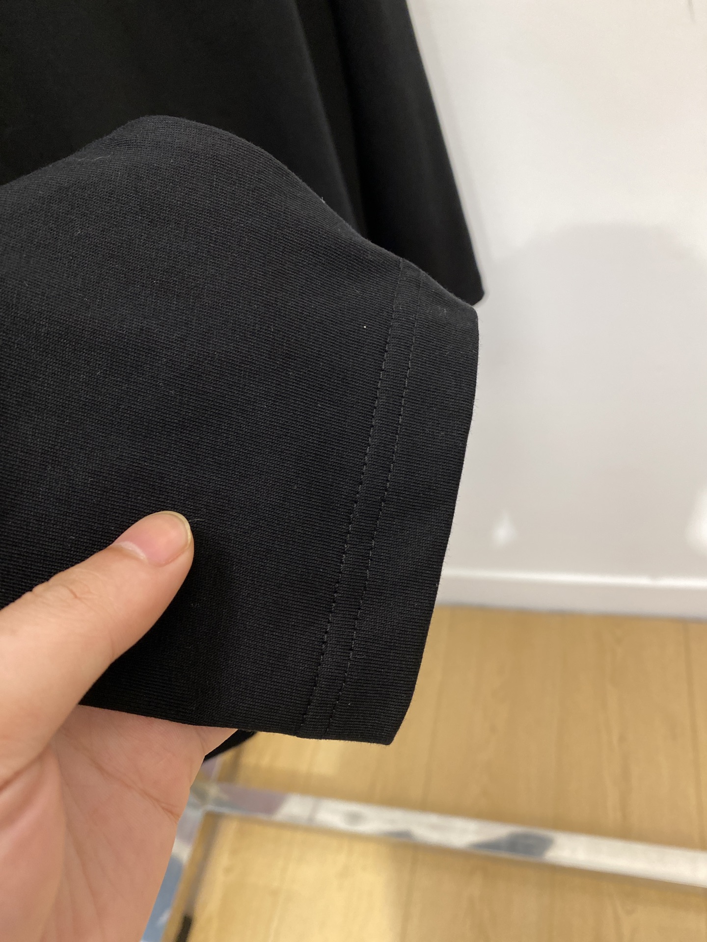 巴宝莉、2025新品长袖，帅气时尚，胸前精致刺绣字母logo，简约百搭款。面料棉 不仅挺括，保持潮流的廓