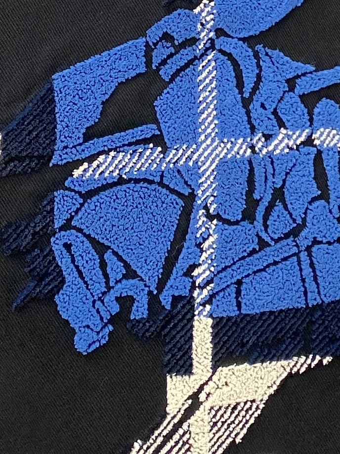 ￼ 巴宝莉、2025新品长袖，帅气时尚，胸前精致刺绣图案logo，简约百搭款。面料棉 不仅挺括，保持潮流