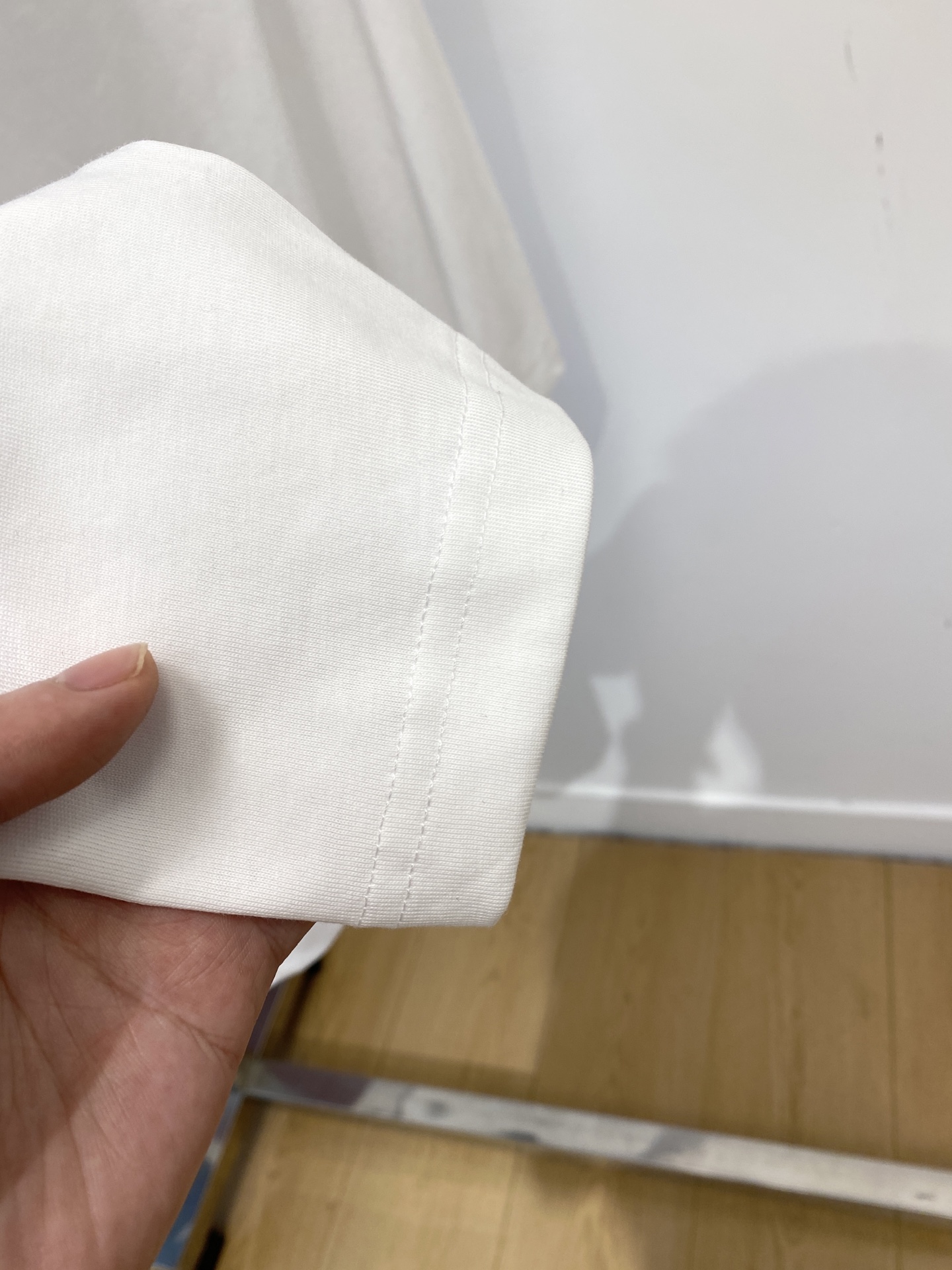 巴宝莉、2025新品长袖，帅气时尚，胸前精致刺绣图案logo，简约百搭款。面料棉 不仅挺括，保持潮流的廓