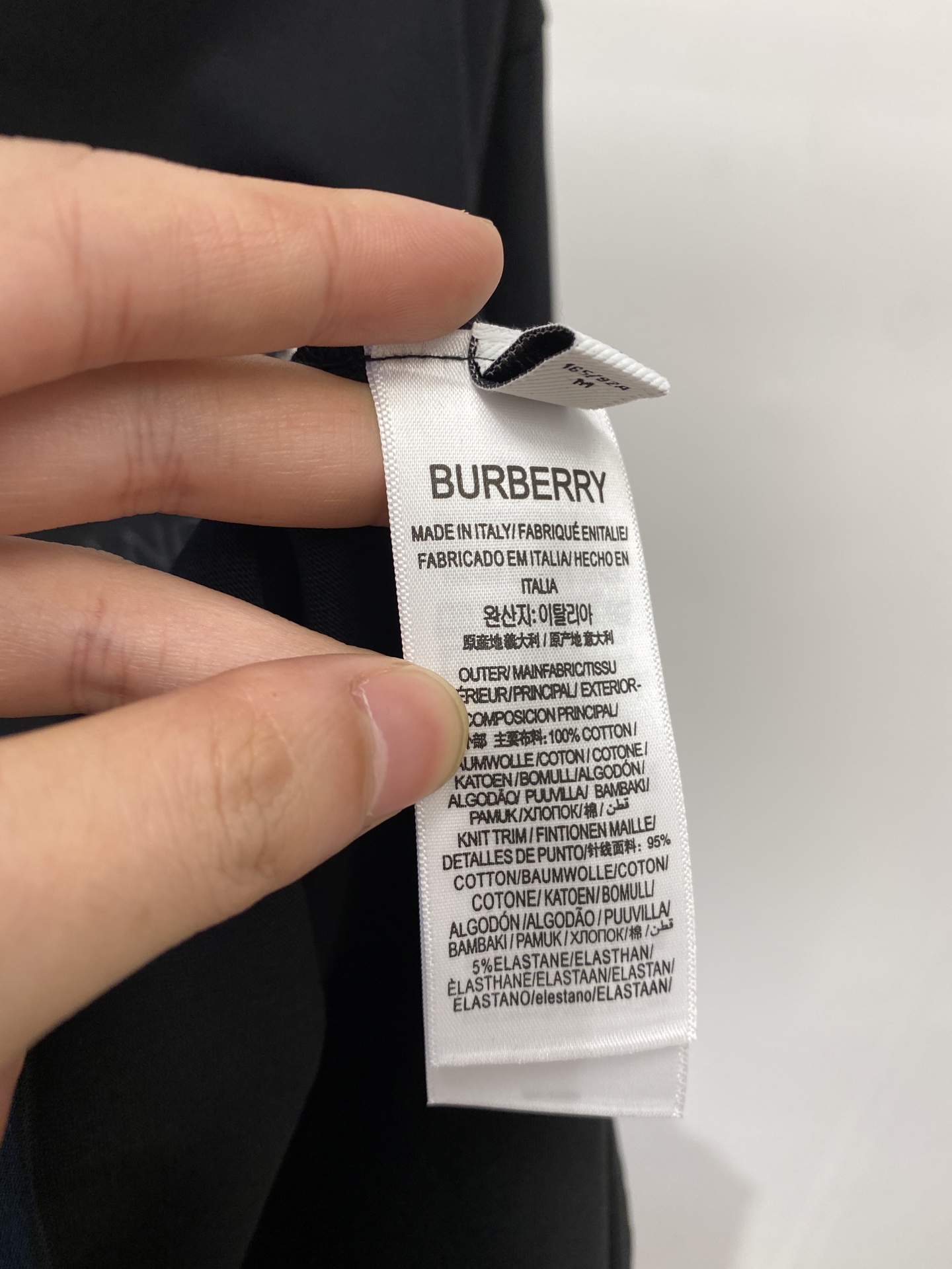 巴宝莉、2025新品长袖，帅气时尚，胸前精致刺绣字母logo，简约百搭款。面料棉 不仅挺括，保持潮流的廓