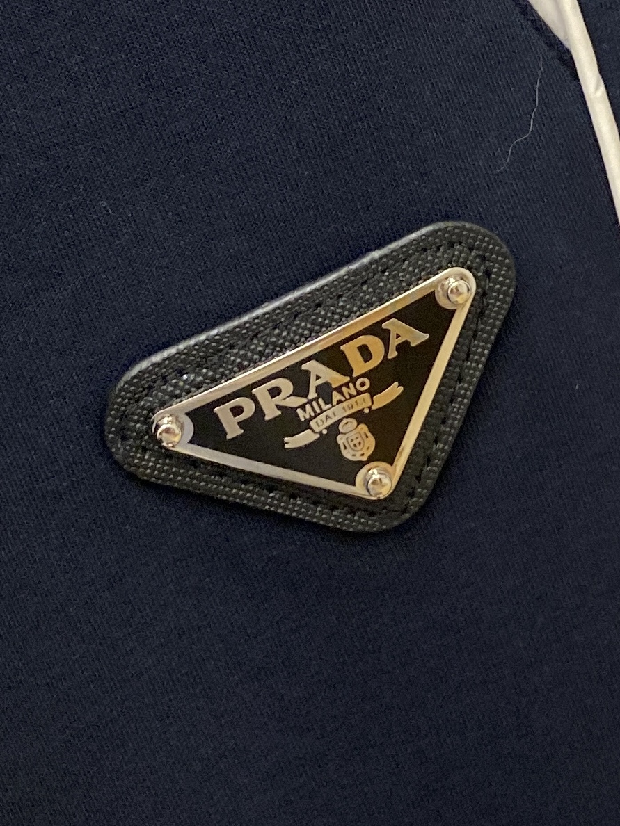 ￼普拉达、2025爆款休闲裤 高弹显瘦必爆简约百搭爆款，做工精细，每一针都看得到用心，超多明星网红最爱 