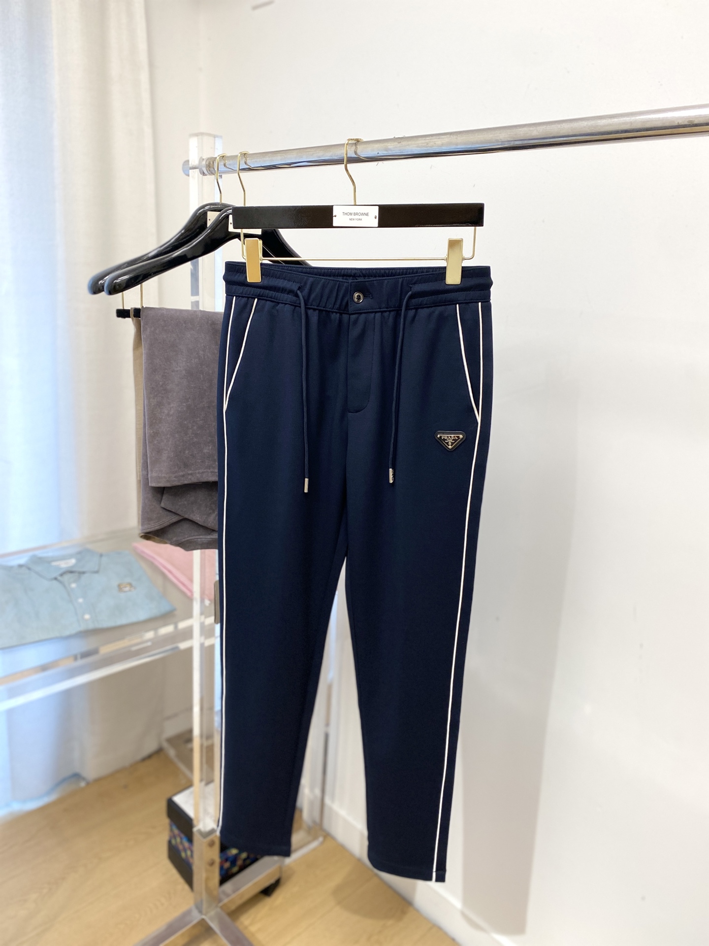 ￼普拉达、2025爆款休闲裤 高弹显瘦必爆简约百搭爆款，做工精细，每一针都看得到用心，超多明星网红最爱 