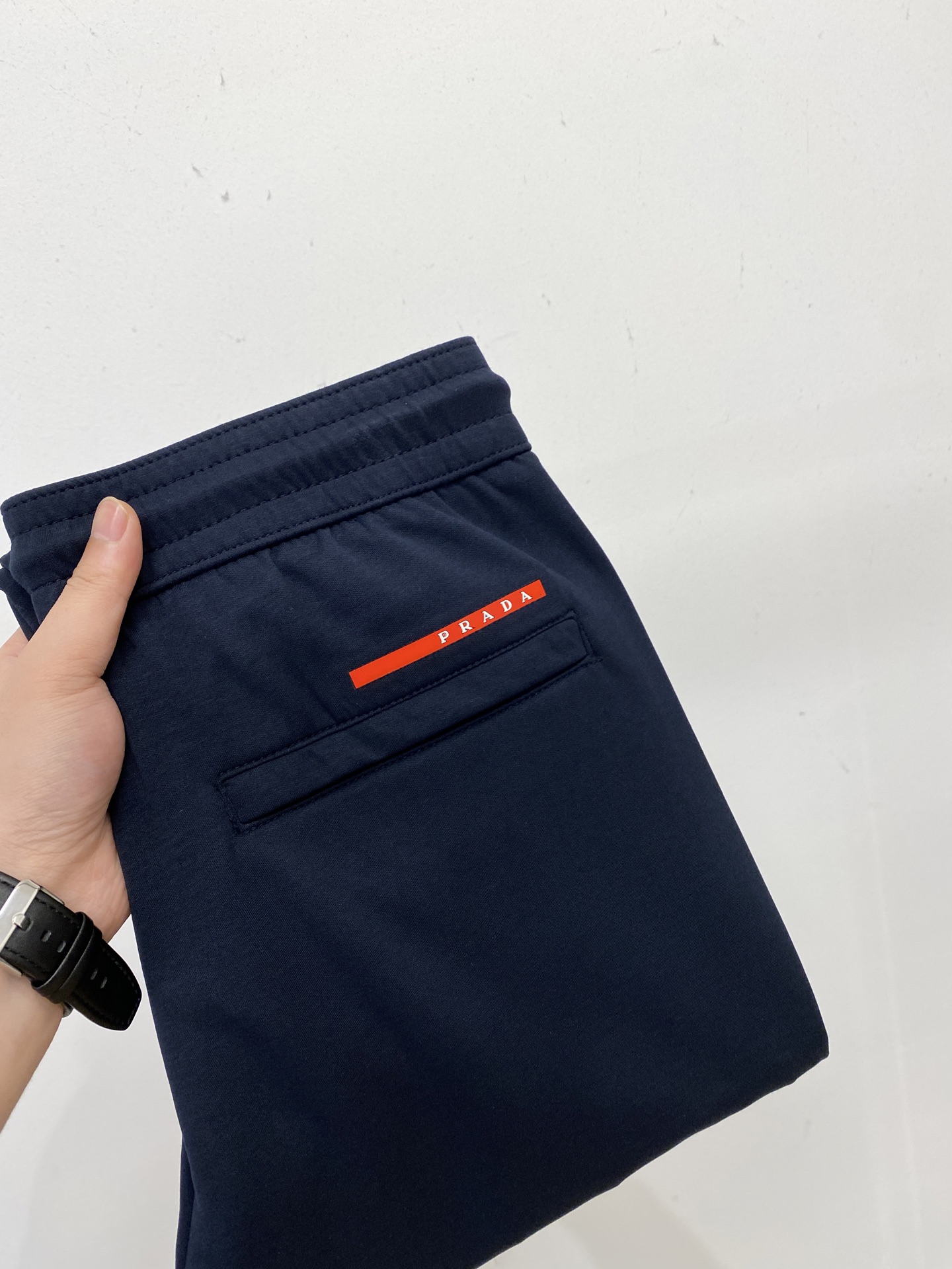 NO:537543,Prada, 2025 hot casual pants, high elasticity and slimming, simple and versatile hot style, fine workmanship, every needle can be seen attentively, many celebrity internet celebrities love the most, lengthen the body proportions!  Micro-spin ^_^Comfortable fabric Details M-3XL, prada, alexander wang19860909普拉达、2025爆款休闲裤 高弹显瘦必爆简约百搭爆款,做工精细,每一针都看得到用心,超多明星网红最爱 拉长身材比例哦！微弹 ^_^舒适面料 细节体码数M-3XL,,prada,alexander wang,Men's clothing