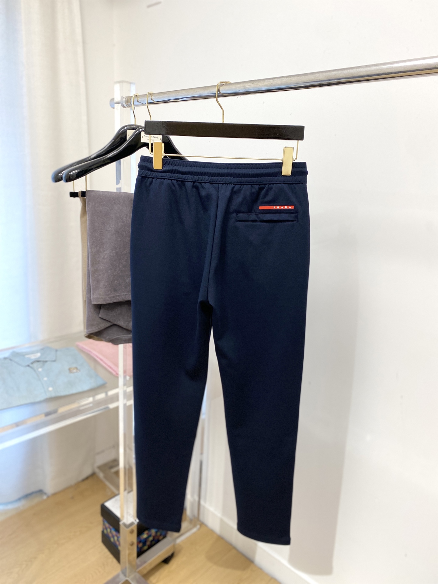 ￼普拉达、2025爆款休闲裤 高弹显瘦必爆简约百搭爆款，做工精细，每一针都看得到用心，超多明星网红最爱 