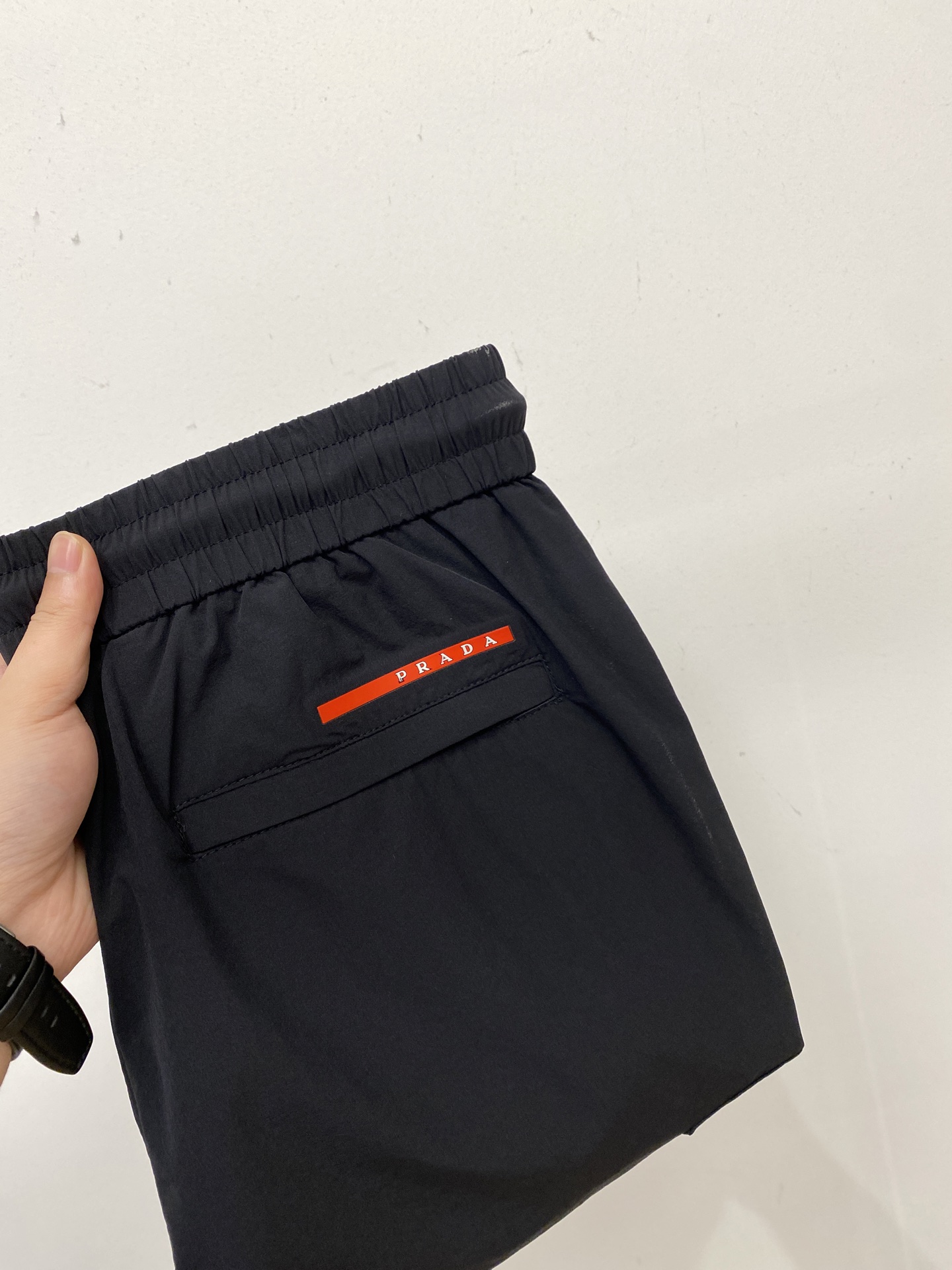 NO:537538,Prada, 2025 hot casual pants, high elasticity and slimming, simple and versatile hot style, fine workmanship, every needle can be seen attentively, many celebrity internet celebrities love the most, lengthen the body proportions!  Micro-spin ^_^Comfortable fabric Details M-3XL, prada, alexander wang19860909普拉达、2025爆款休闲裤 高弹显瘦必爆简约百搭爆款,做工精细,每一针都看得到用心,超多明星网红最爱 拉长身材比例哦！微弹 ^_^舒适面料 细节体码数M-3XL,,prada,alexander wang,Men's clothing